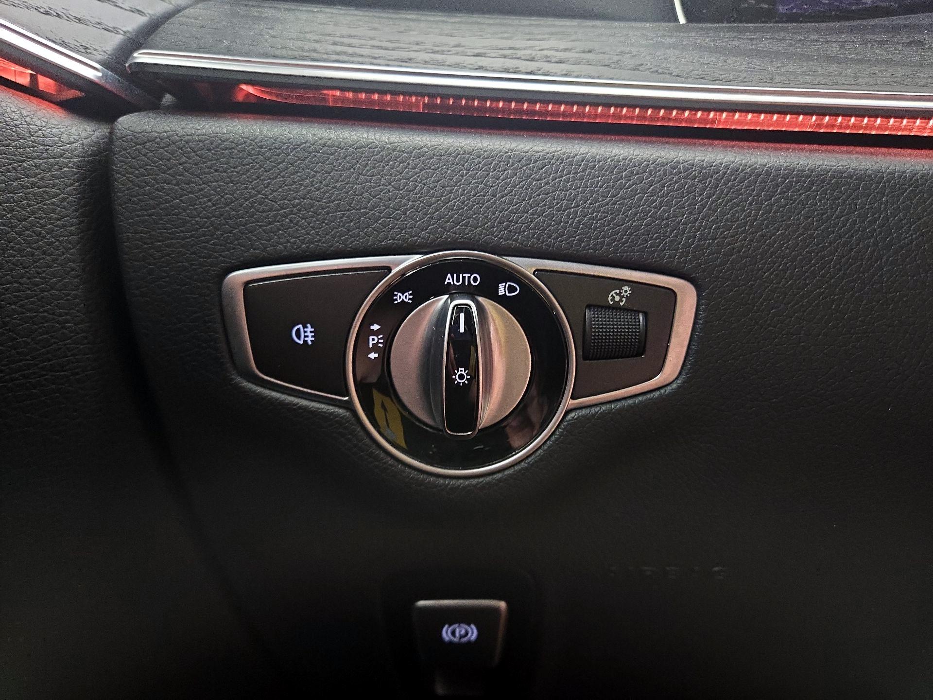 Thumbnail: 2020 Mercedes-Benz E-Class - 13