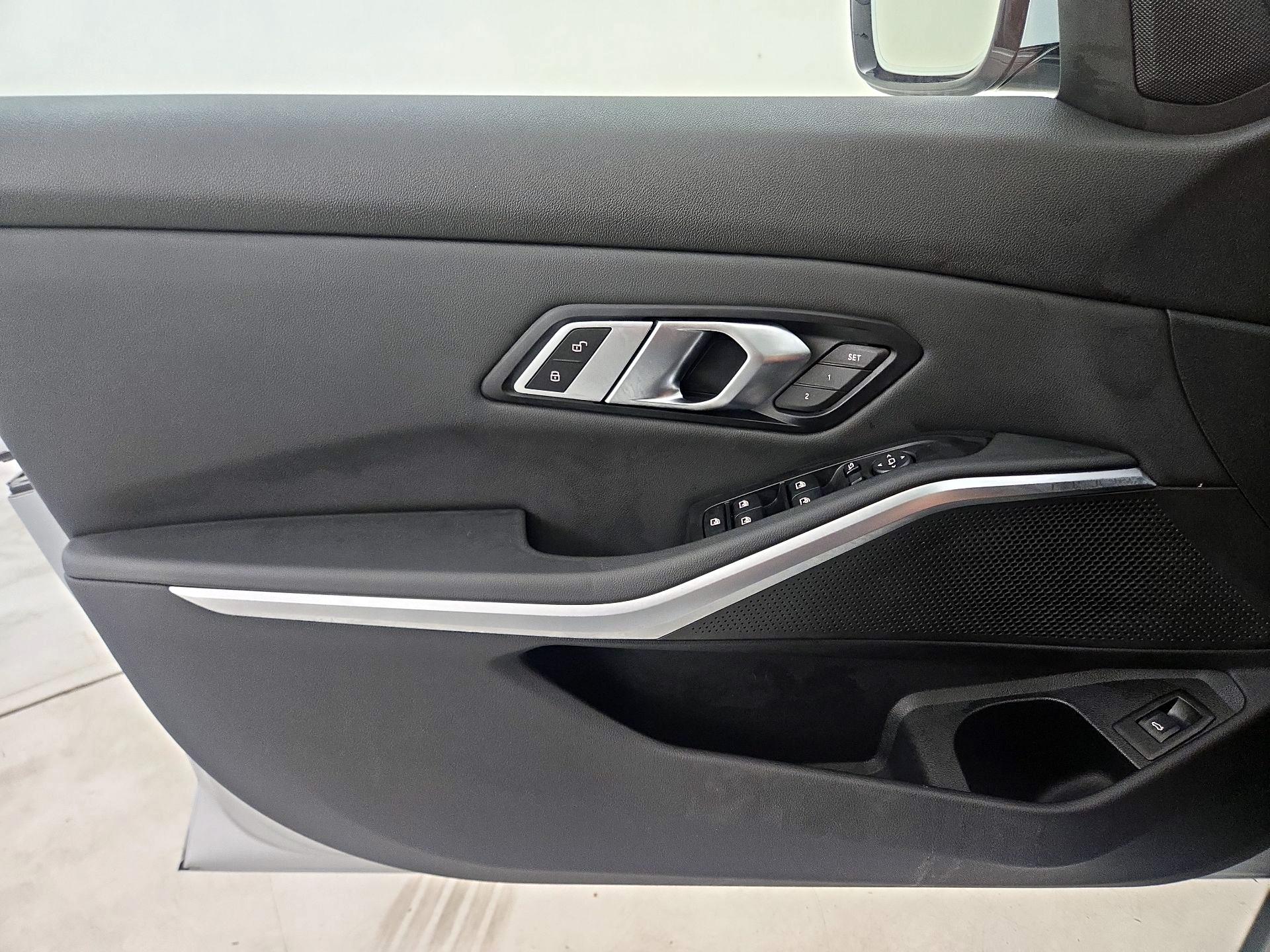 Thumbnail: 2019 BMW 3 Series - 12