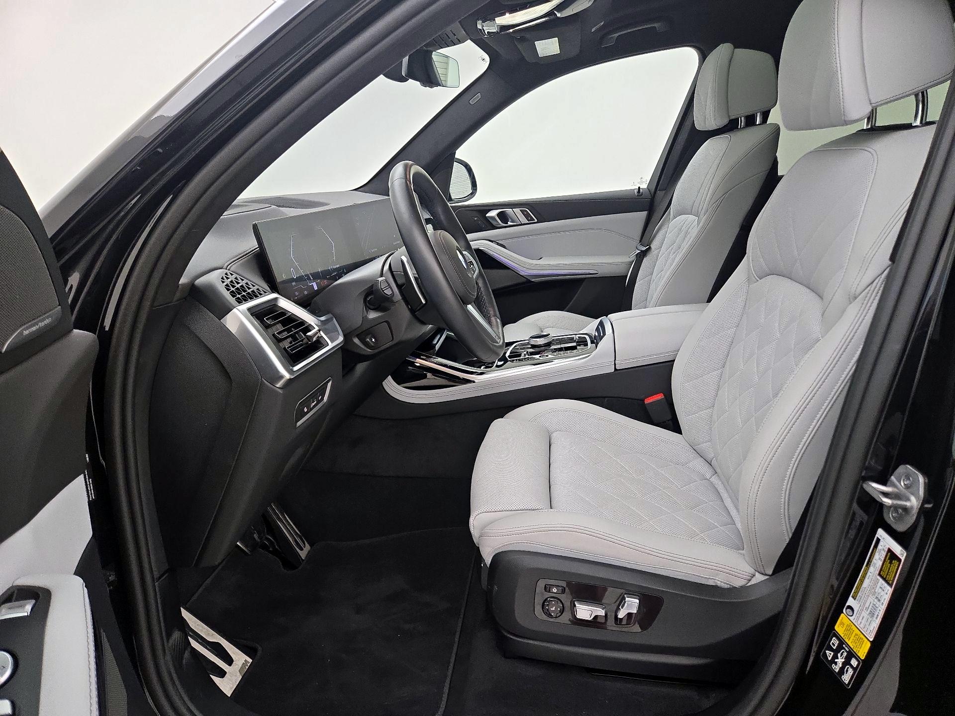 Thumbnail: 2024 BMW X7 - 11