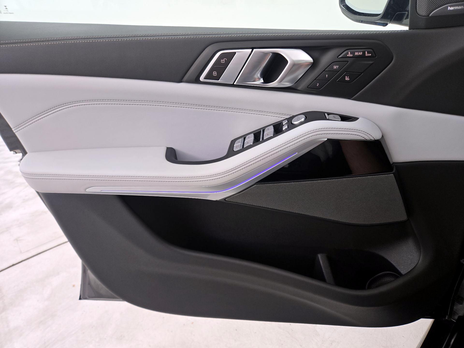 Thumbnail: 2024 BMW X7 - 12