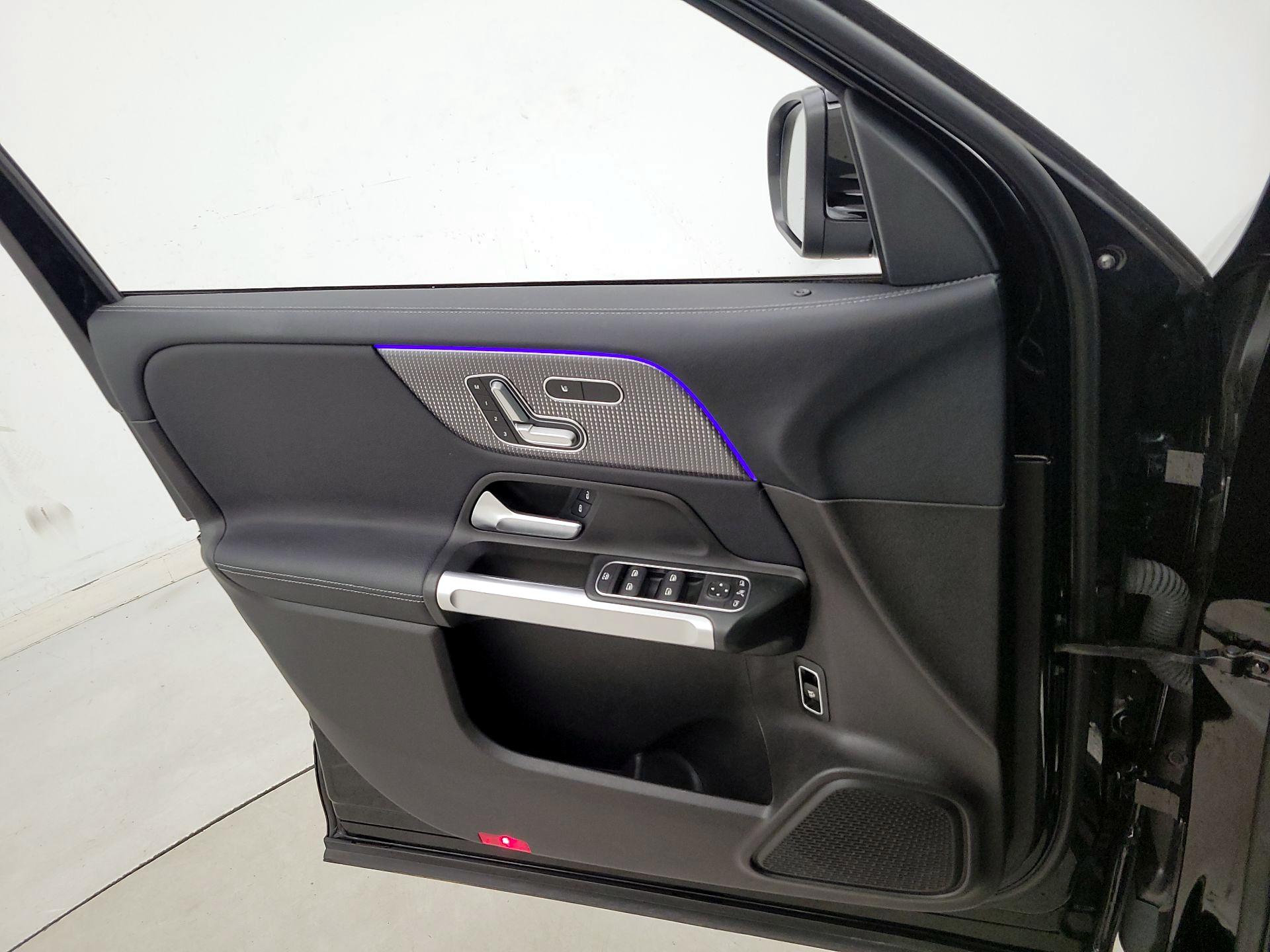 Thumbnail: 2020 Mercedes-Benz GLB - 12