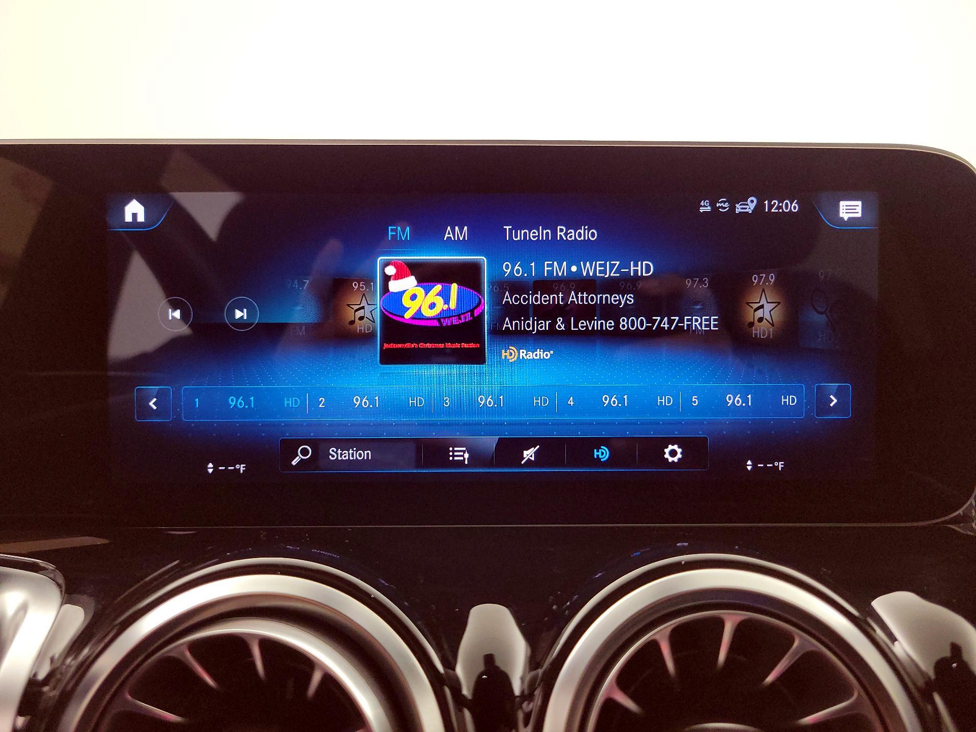 Thumbnail: 2020 Mercedes-Benz GLB - 15