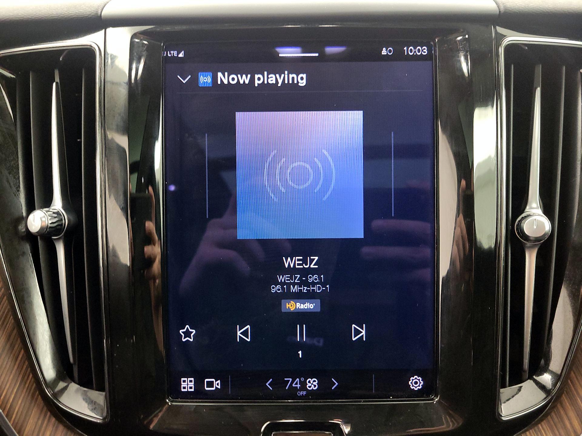 Thumbnail: 2022 Volvo XC60 - 16