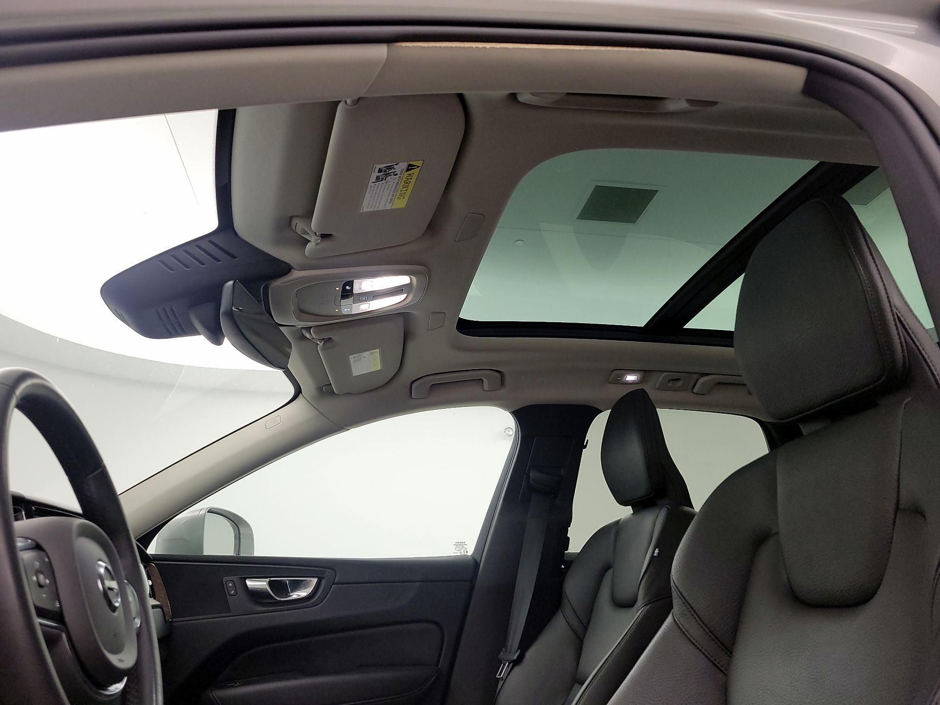 Thumbnail: 2022 Volvo XC60 - 20