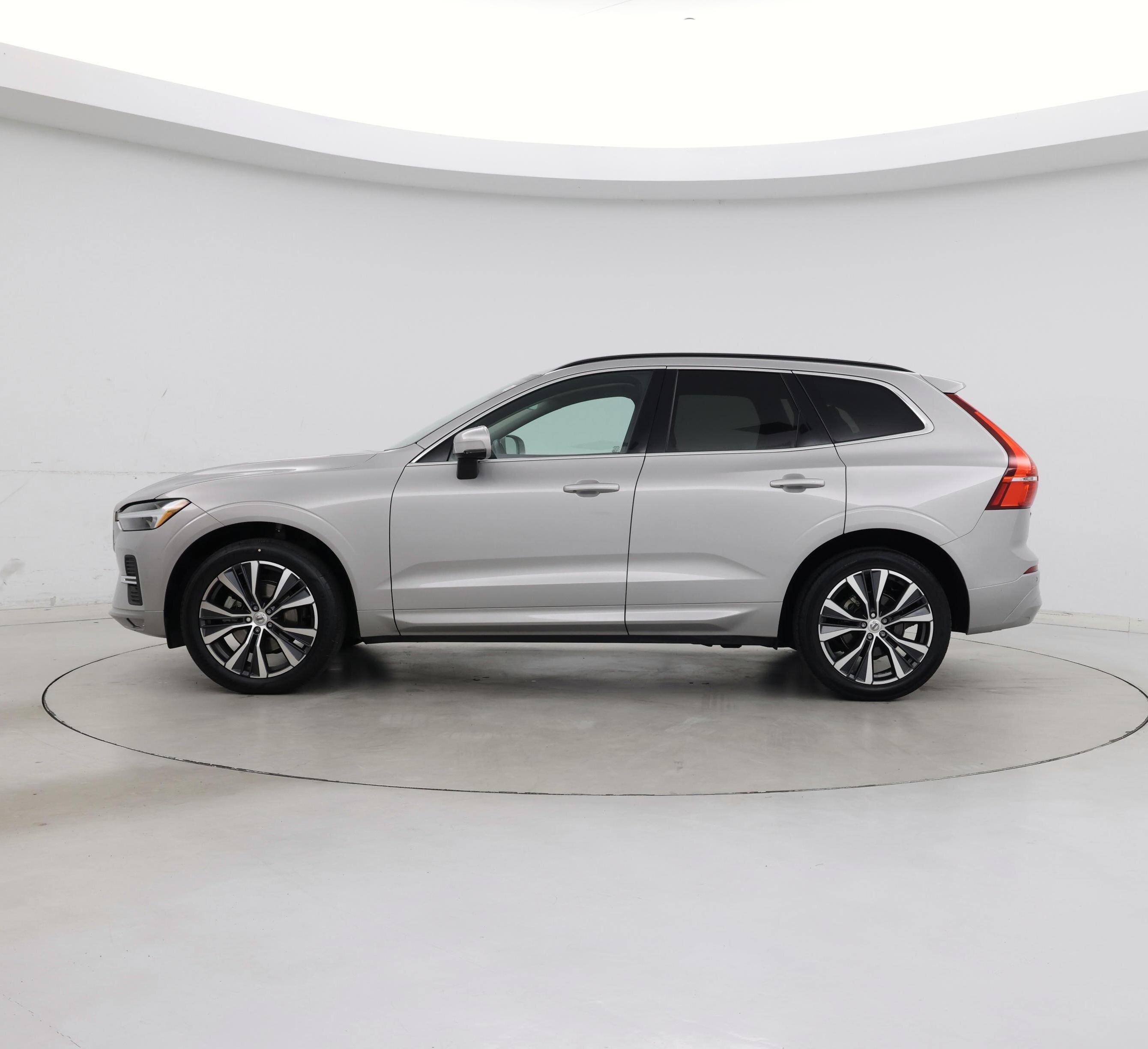 Thumbnail: 2022 Volvo XC60 - 3