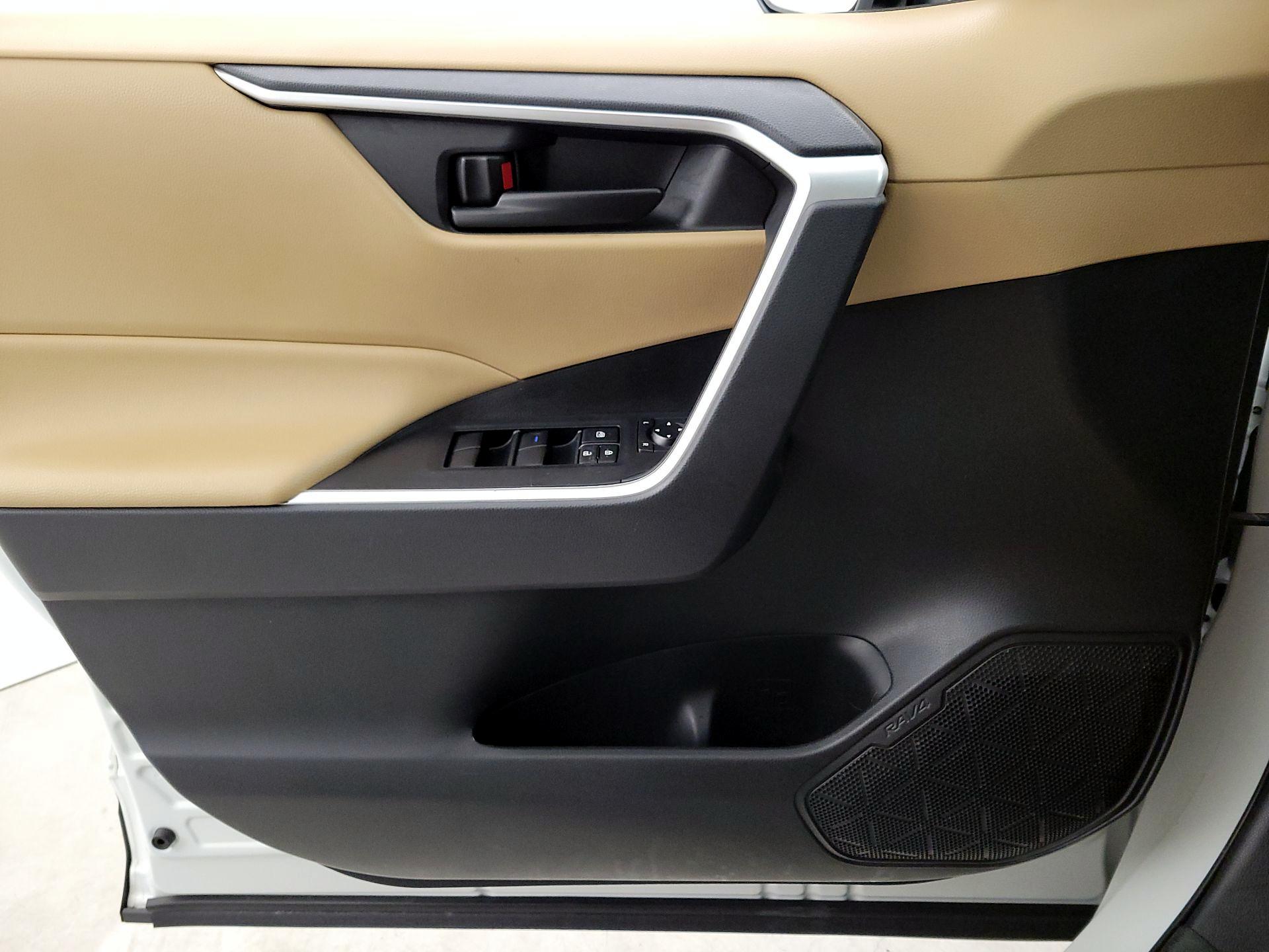 Thumbnail: 2022 Toyota RAV4 - 12