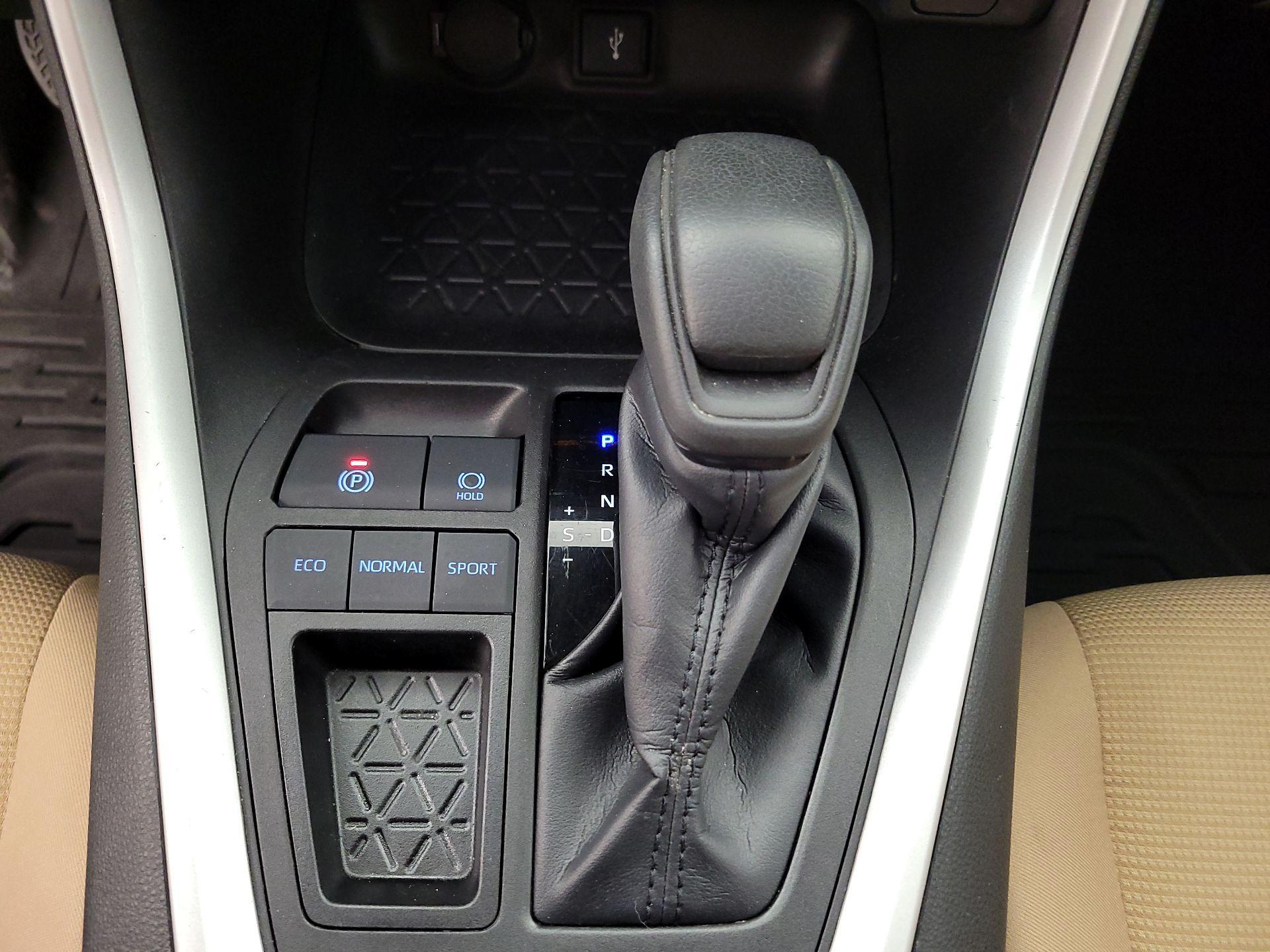 Thumbnail: 2022 Toyota RAV4 - 17