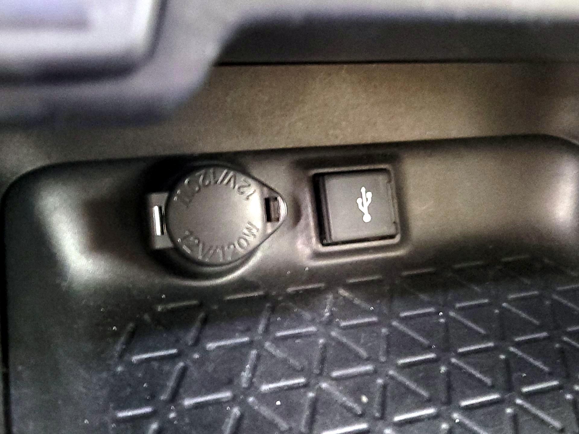 Thumbnail: 2022 Toyota RAV4 - 18