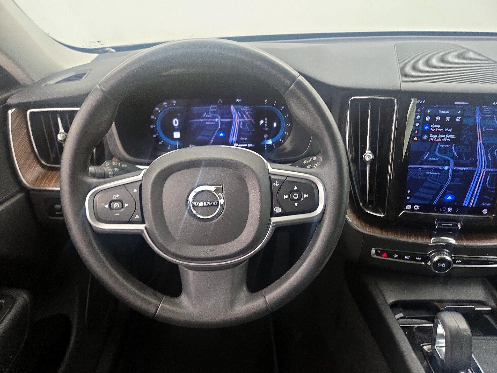 Thumbnail: 2022 Volvo XC60 - 10