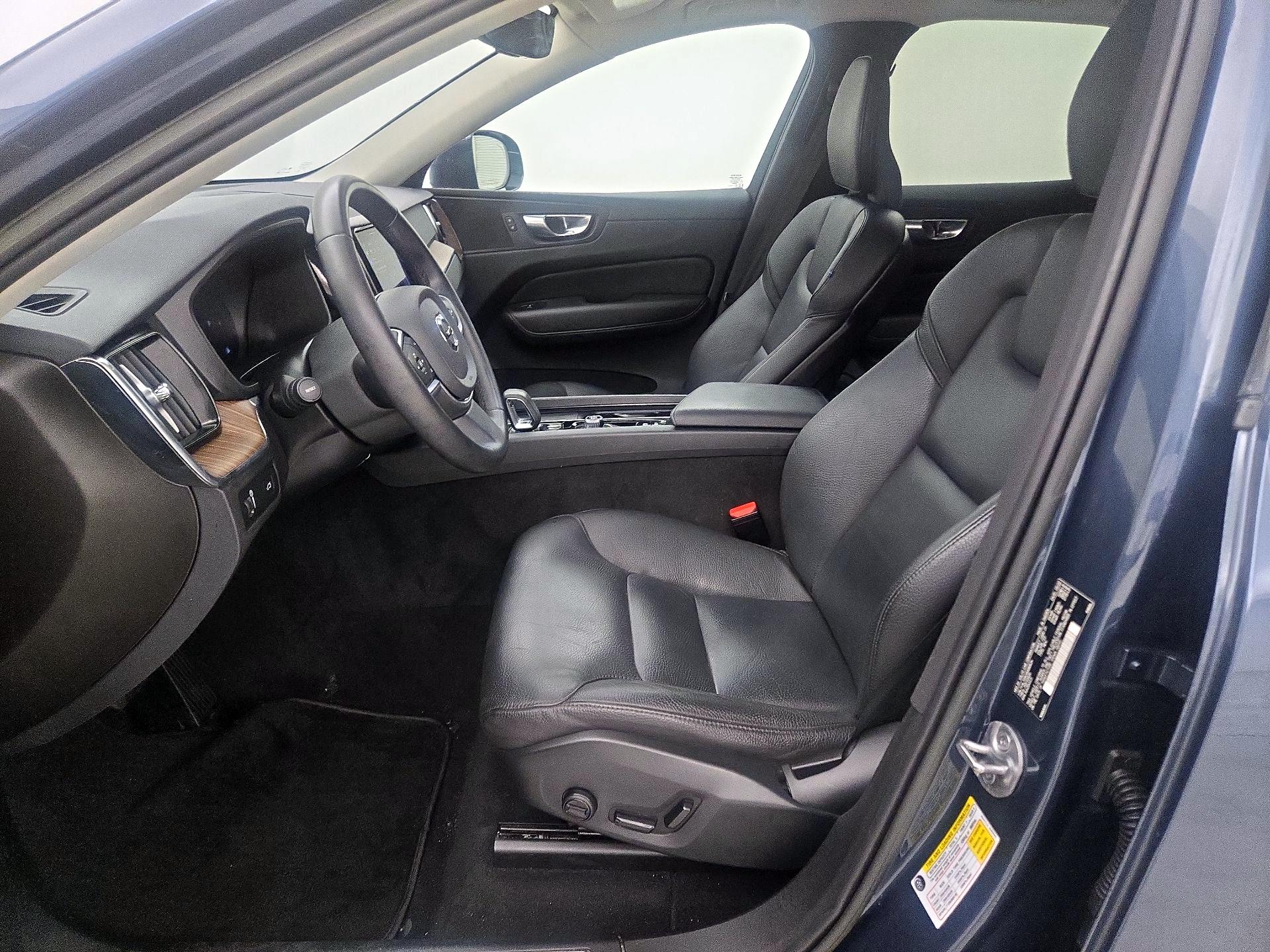 Thumbnail: 2022 Volvo XC60 - 11