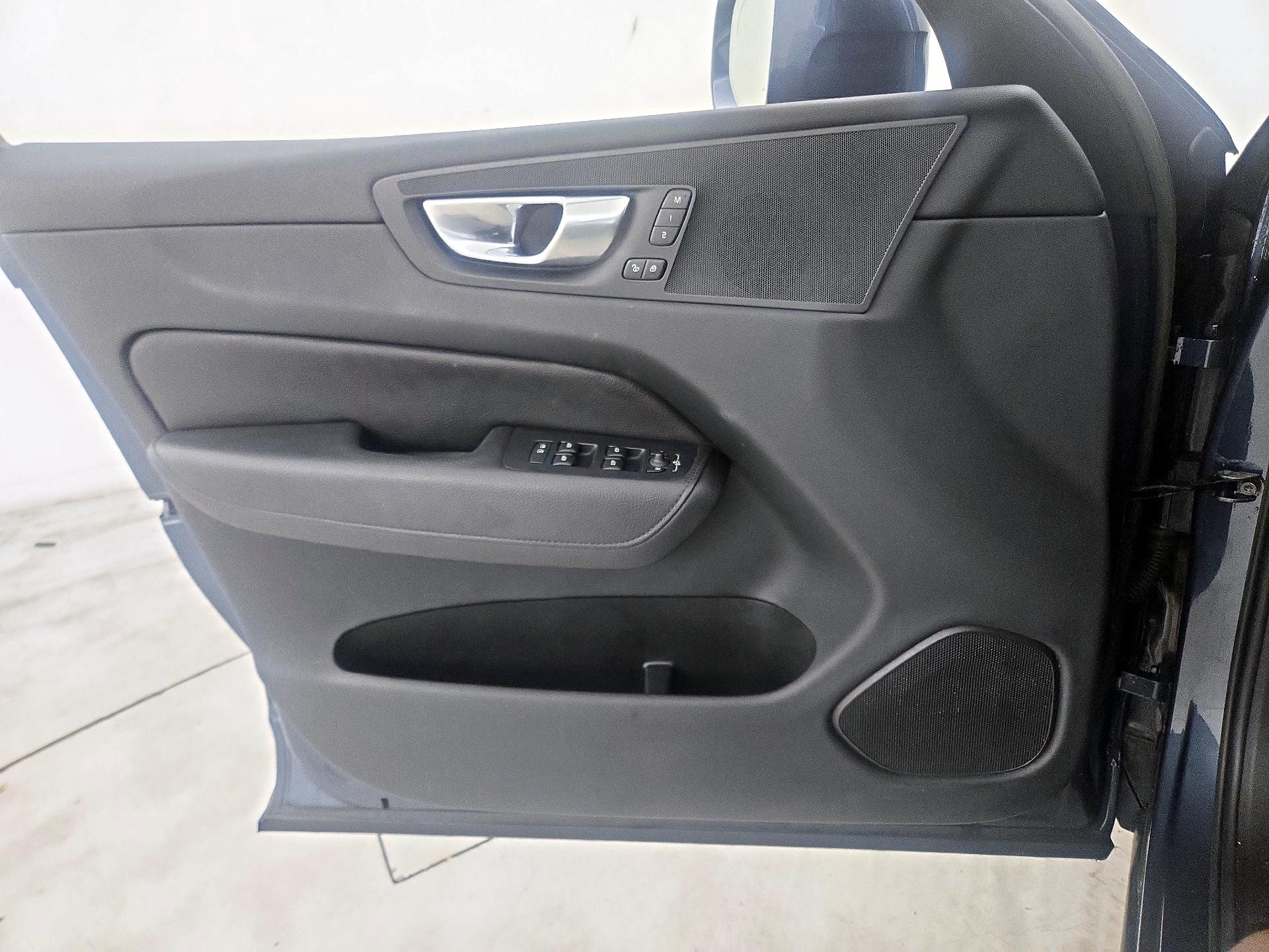 Thumbnail: 2022 Volvo XC60 - 12