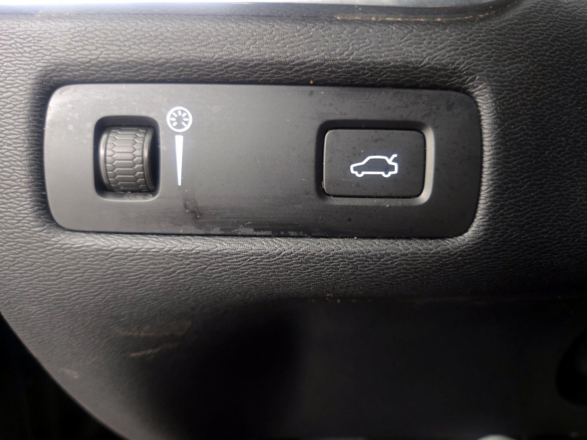 Thumbnail: 2022 Volvo XC60 - 13