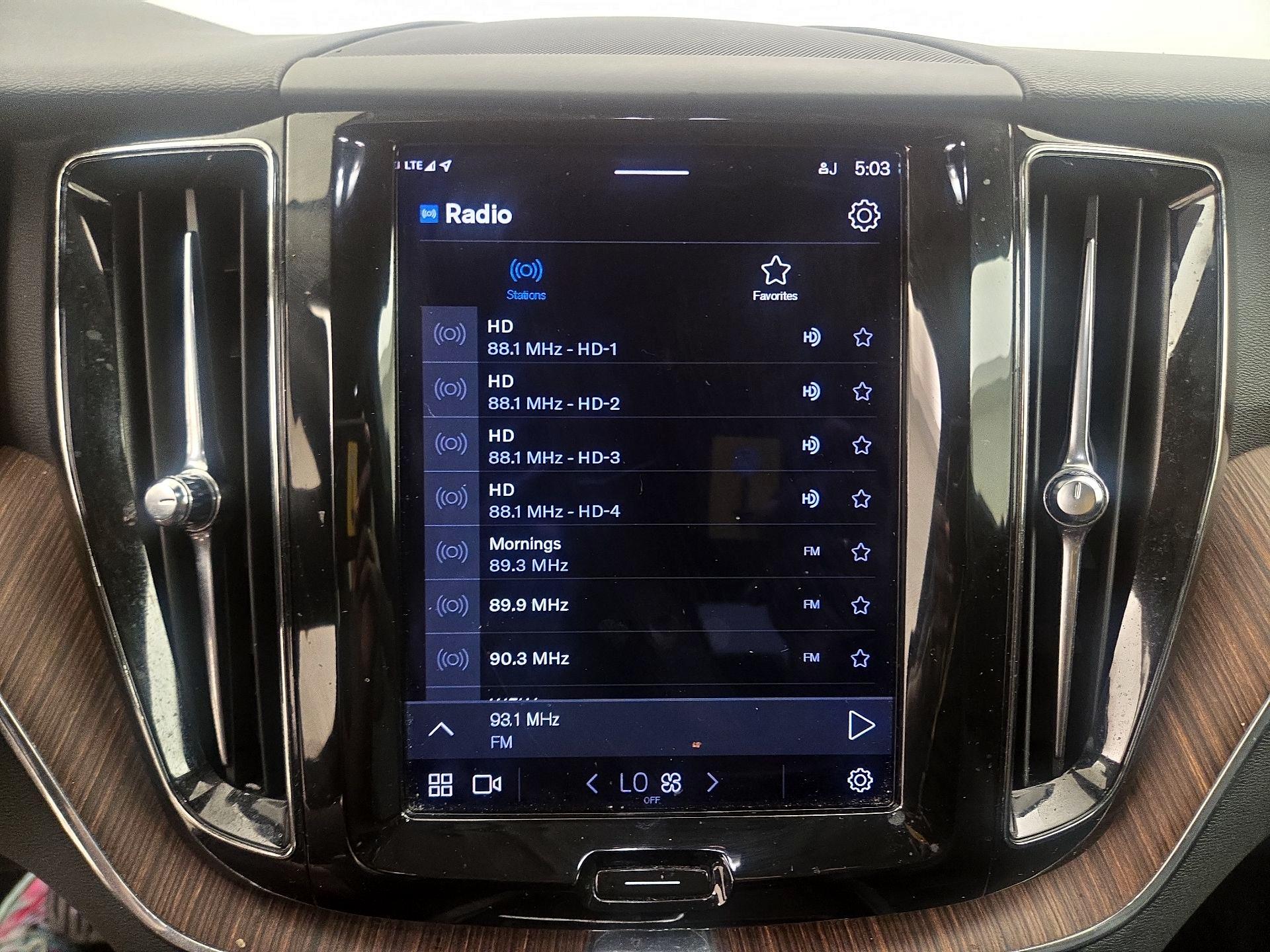 Thumbnail: 2022 Volvo XC60 - 16