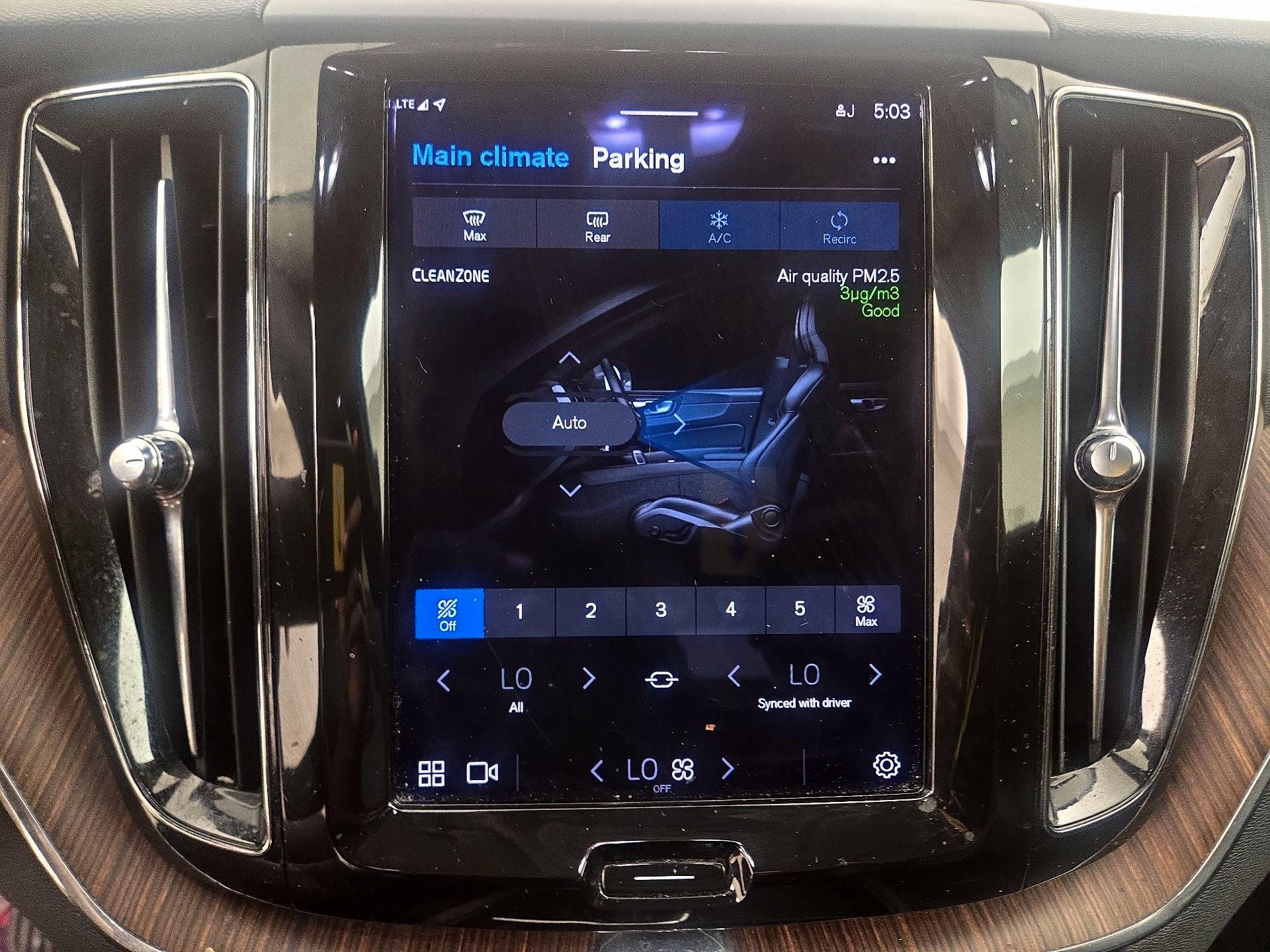 Thumbnail: 2022 Volvo XC60 - 17