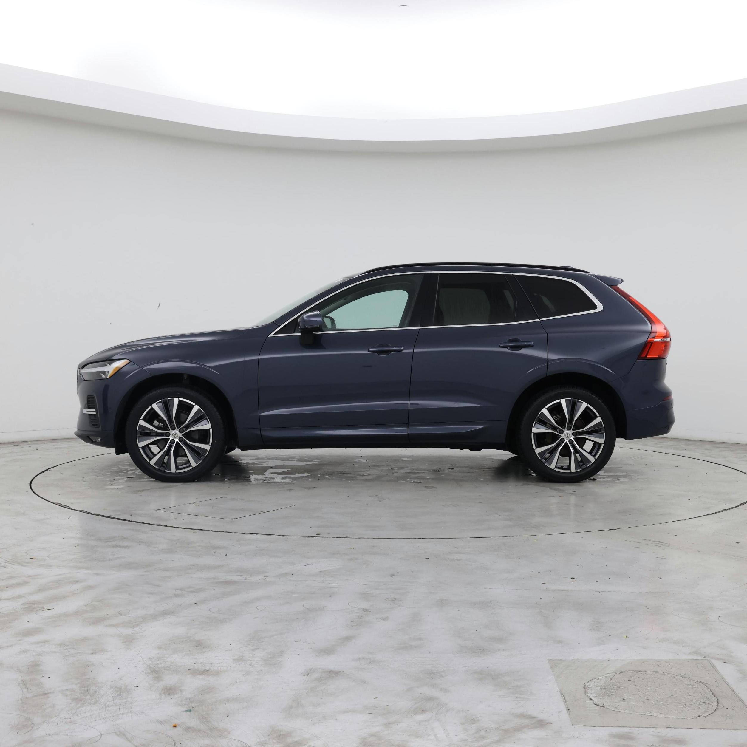 Thumbnail: 2022 Volvo XC60 - 3