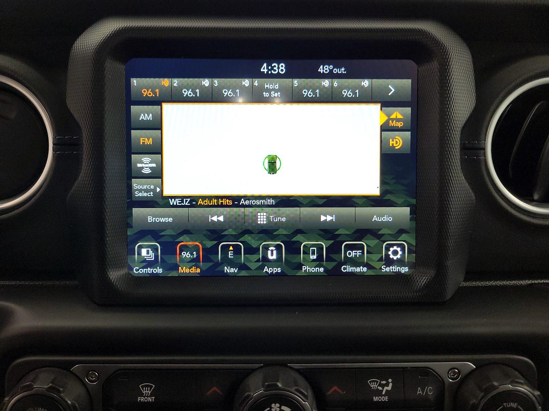 Thumbnail: 2022 Jeep Wrangler - 14