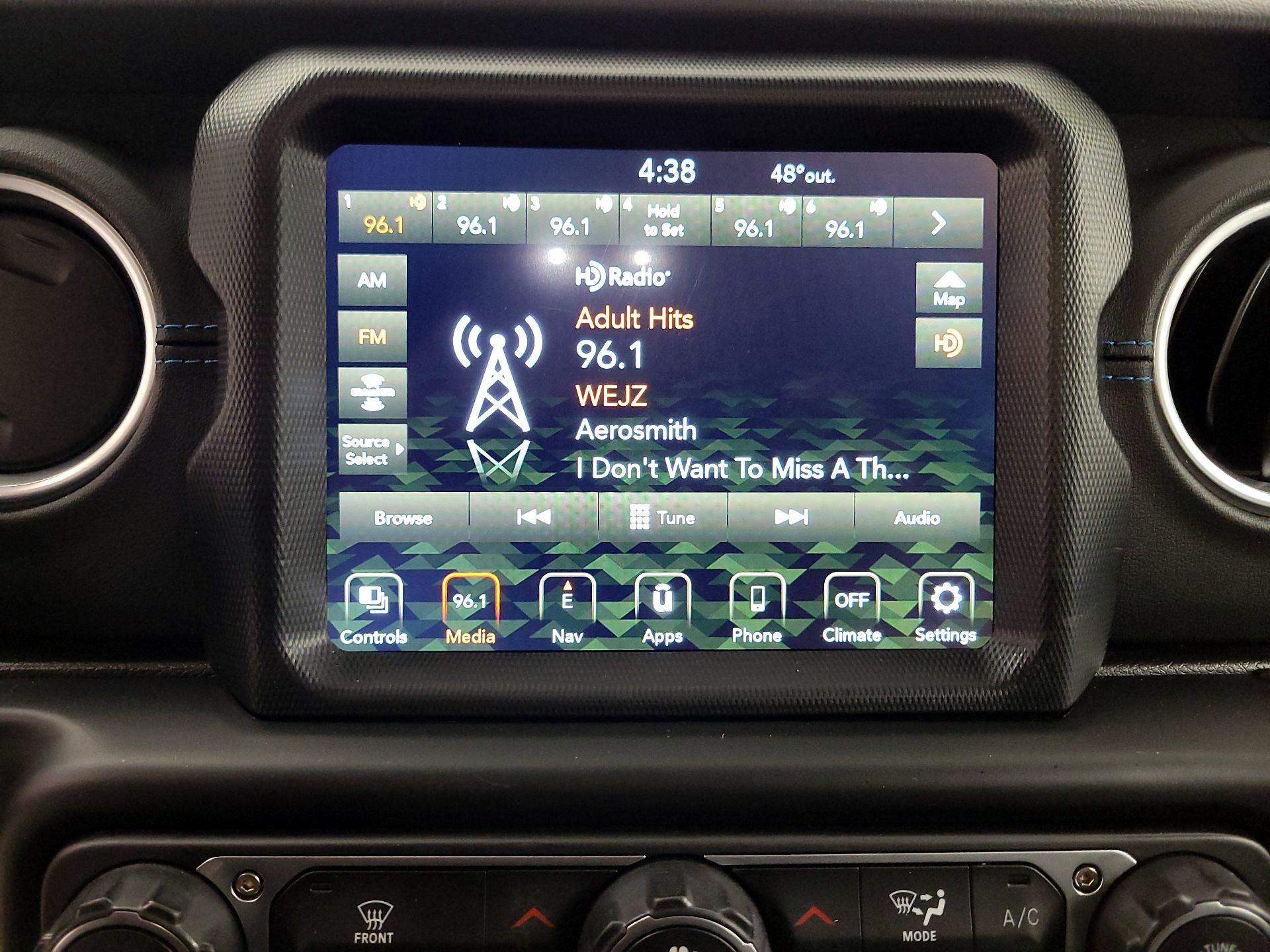 Thumbnail: 2022 Jeep Wrangler - 16