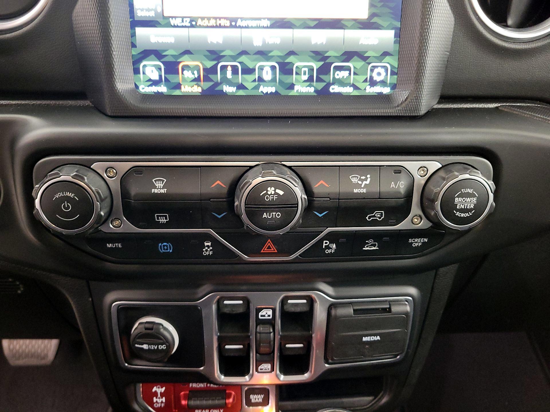 Thumbnail: 2022 Jeep Wrangler - 17