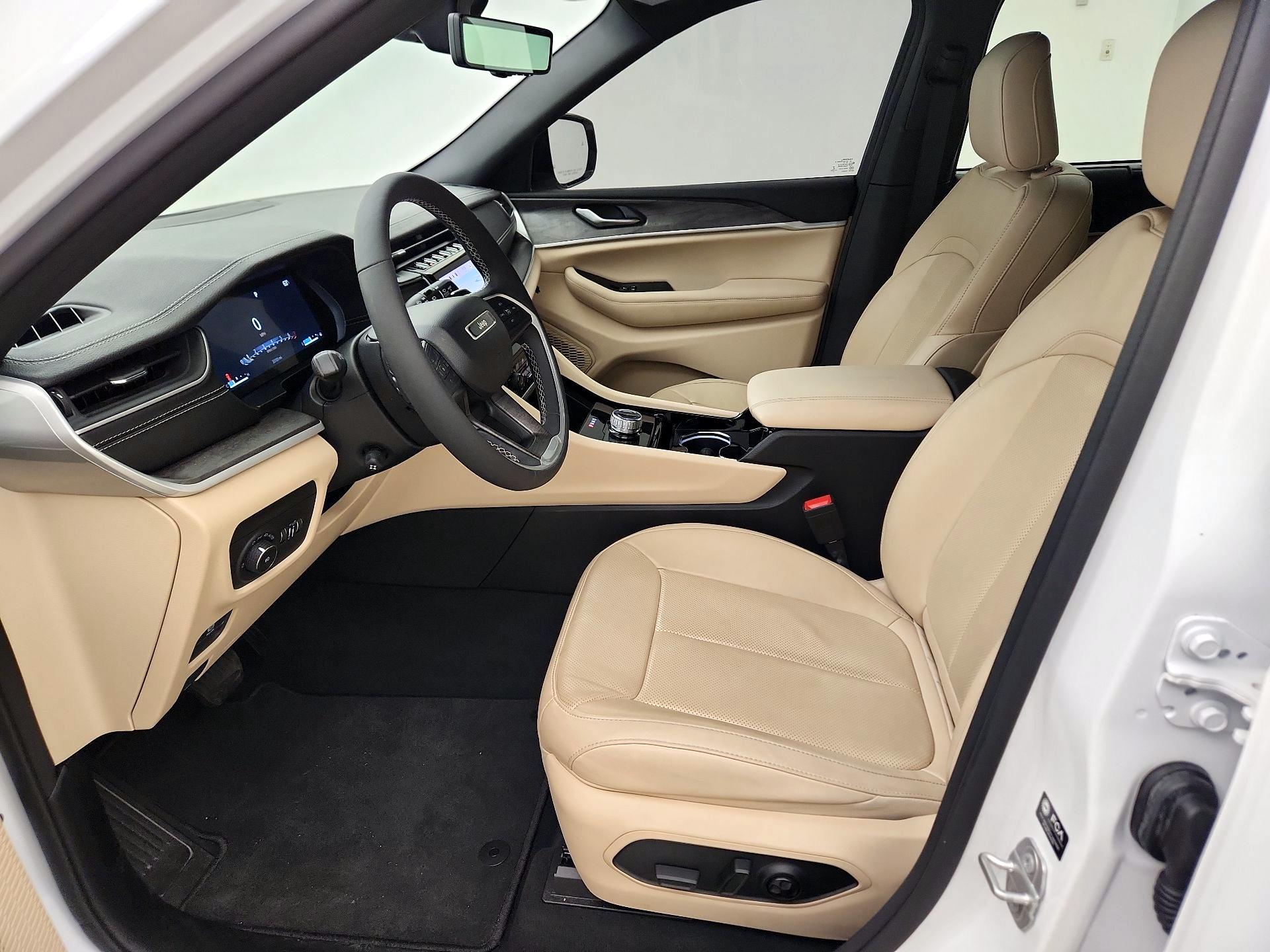 Thumbnail: 2023 Jeep Grand Cherokee - 11