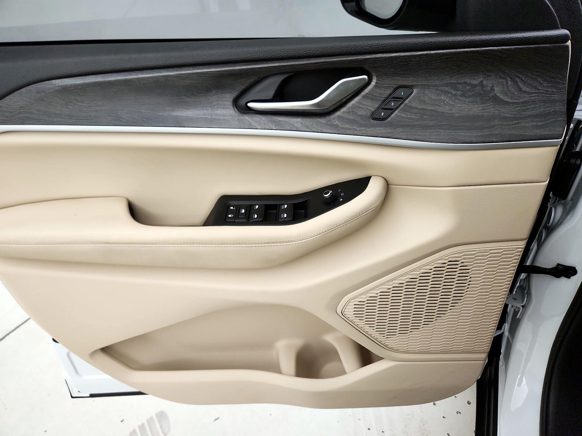 Thumbnail: 2023 Jeep Grand Cherokee - 12