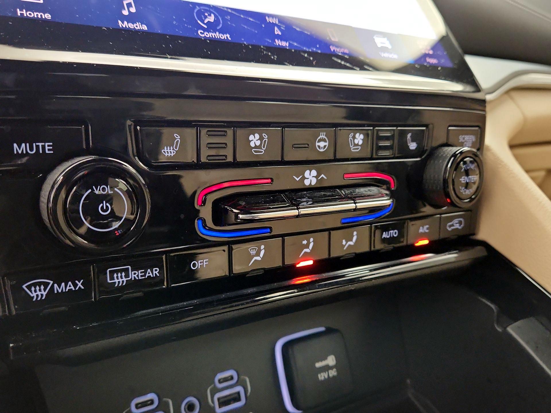 Thumbnail: 2023 Jeep Grand Cherokee - 17