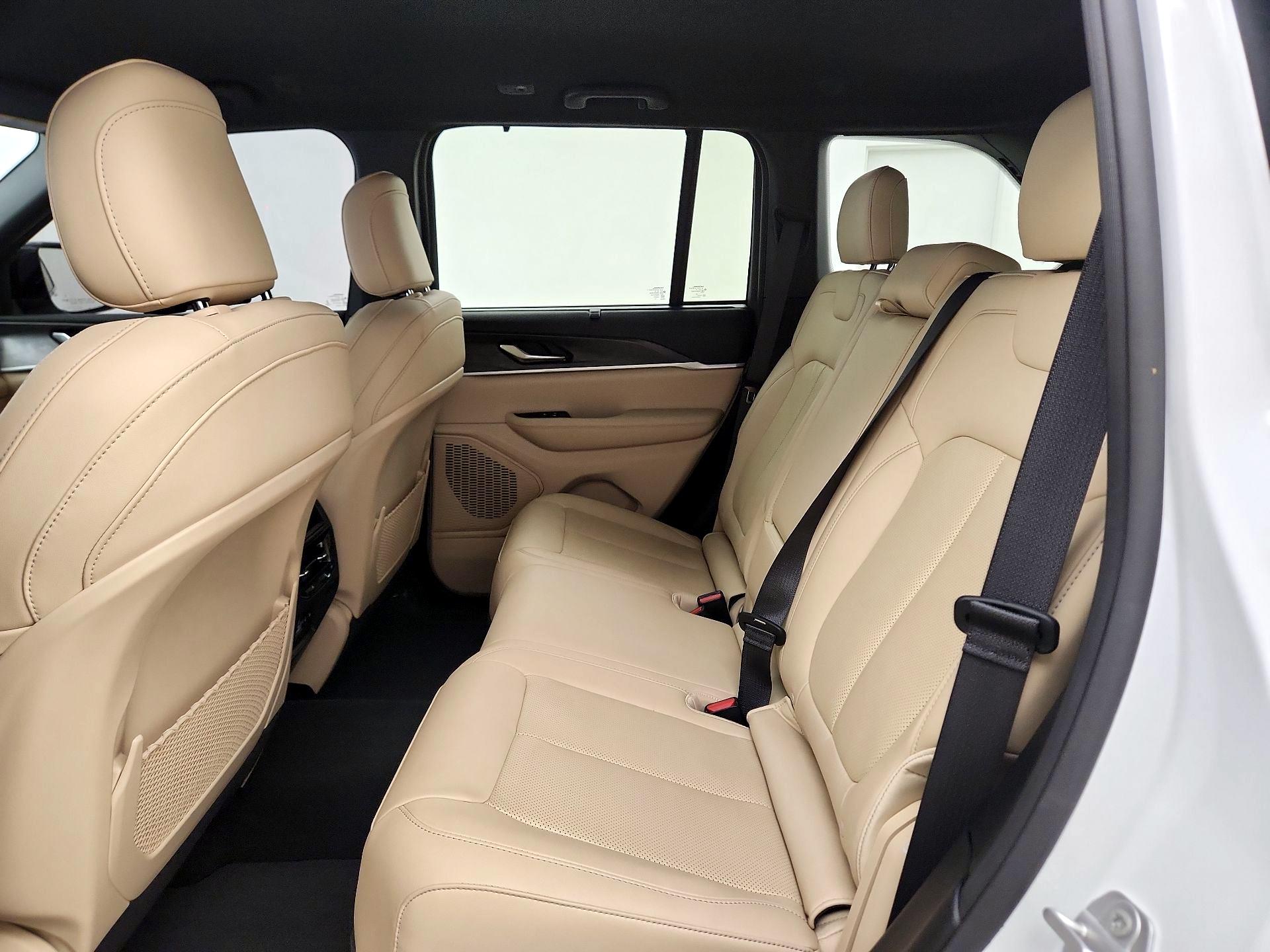 Thumbnail: 2023 Jeep Grand Cherokee - 20