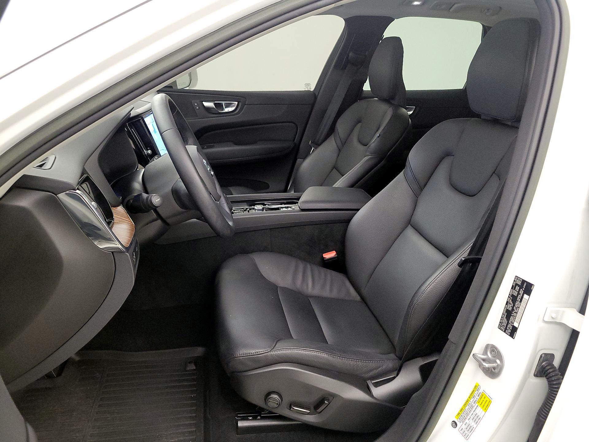 Thumbnail: 2022 Volvo XC60 - 11