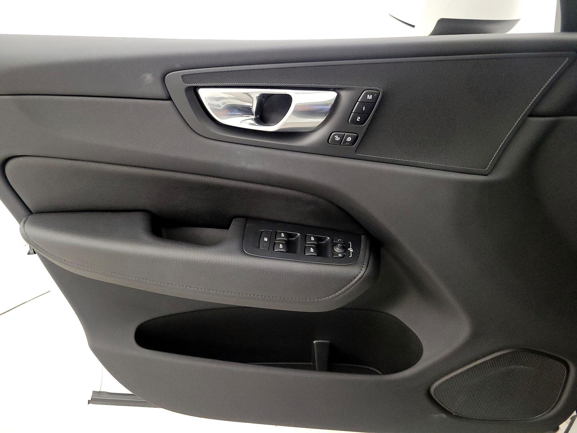 Thumbnail: 2022 Volvo XC60 - 12