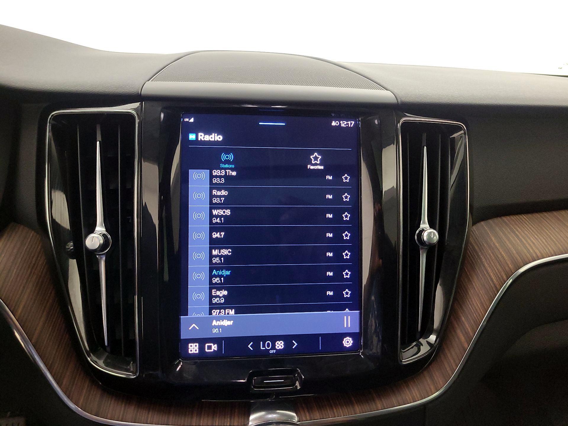 Thumbnail: 2022 Volvo XC60 - 16