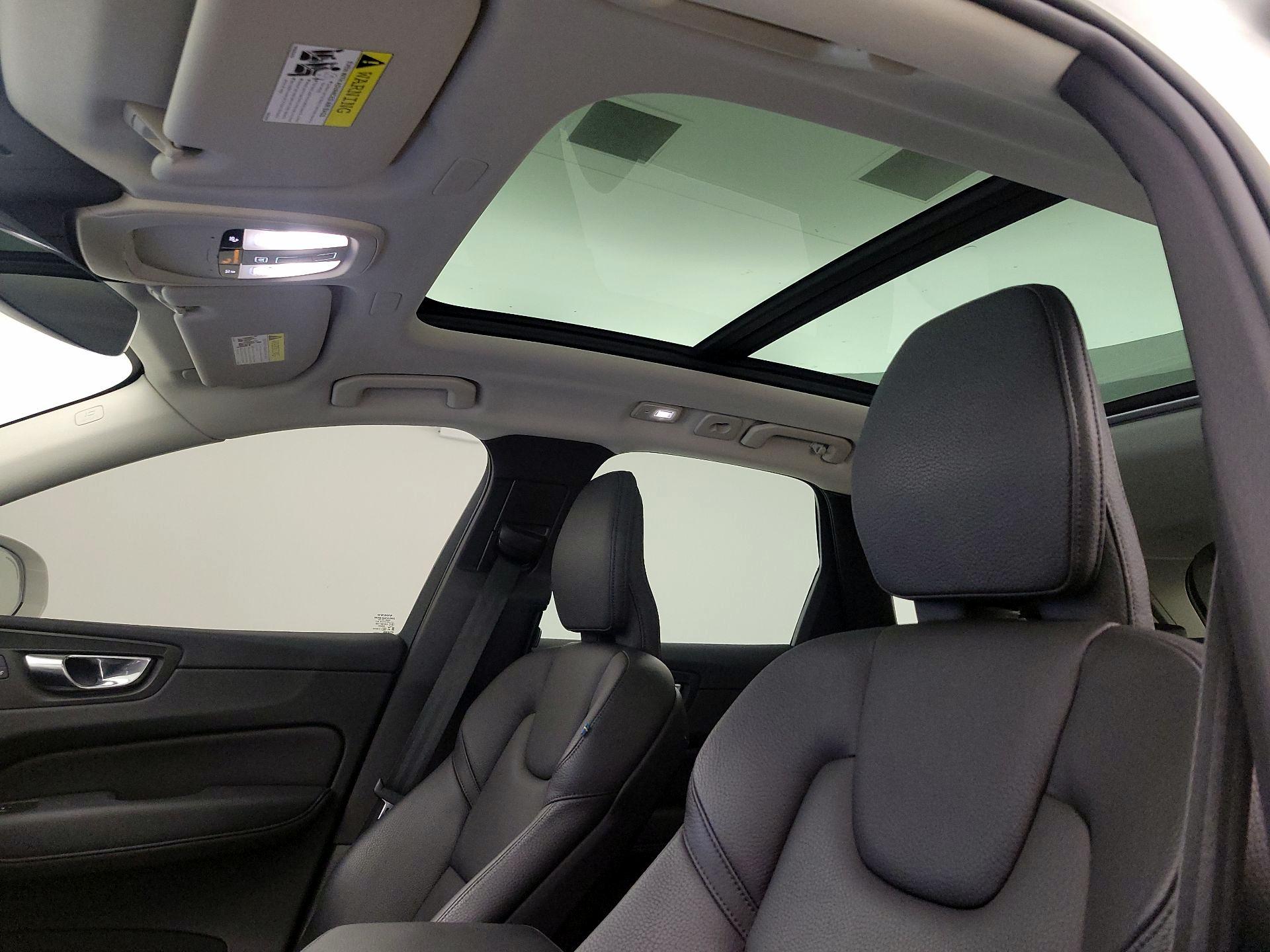 Thumbnail: 2022 Volvo XC60 - 20