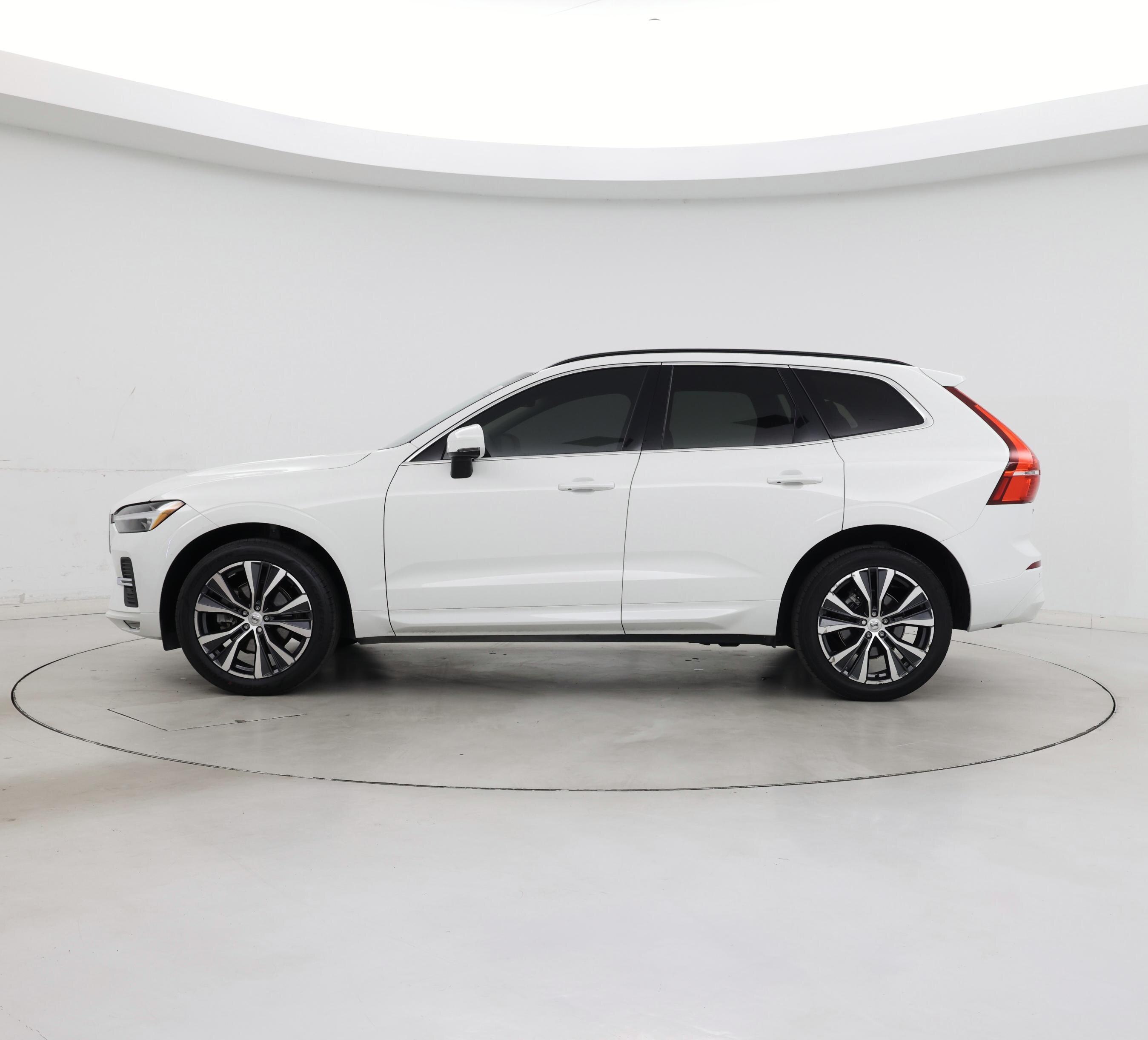 Thumbnail: 2022 Volvo XC60 - 3
