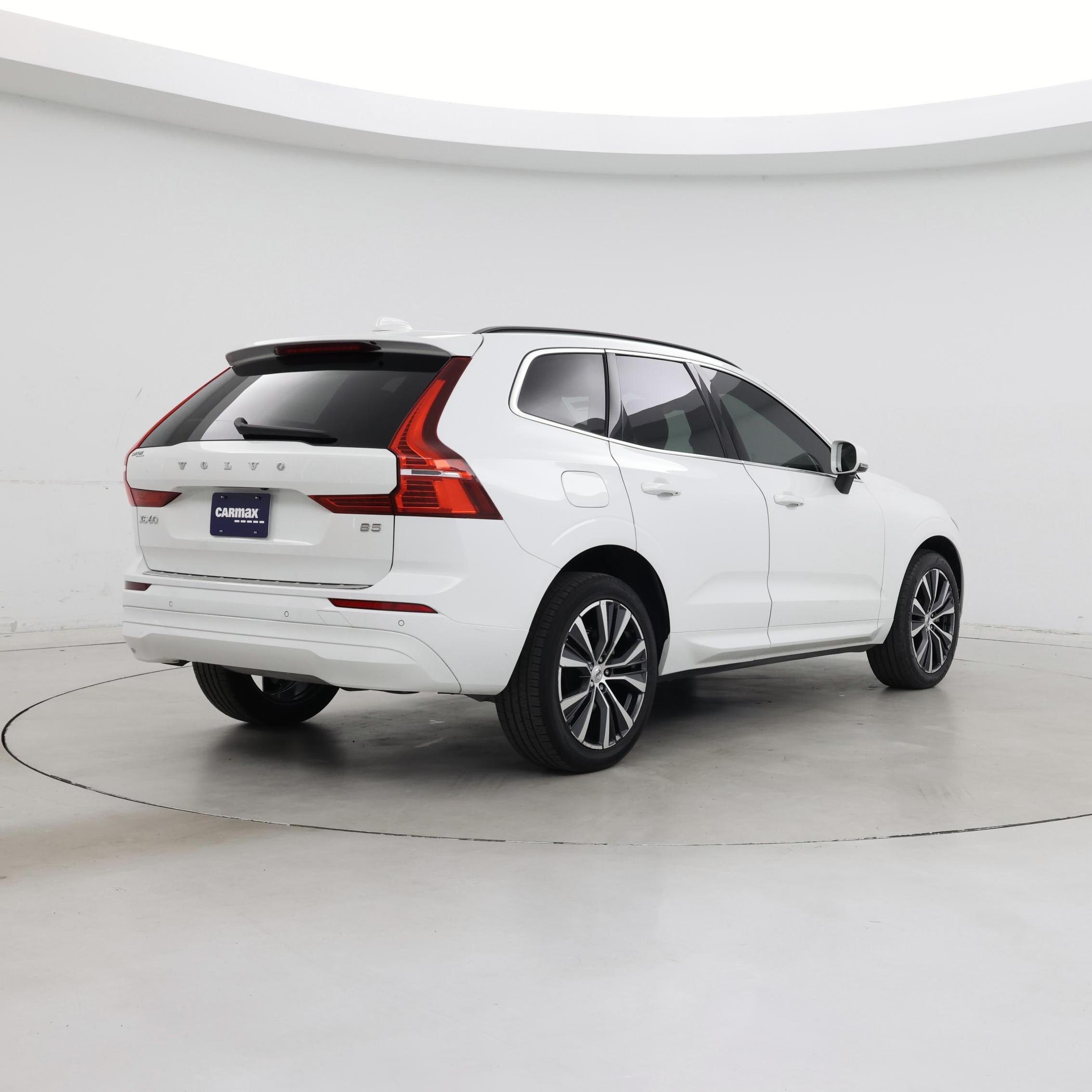 Thumbnail: 2022 Volvo XC60 - 8