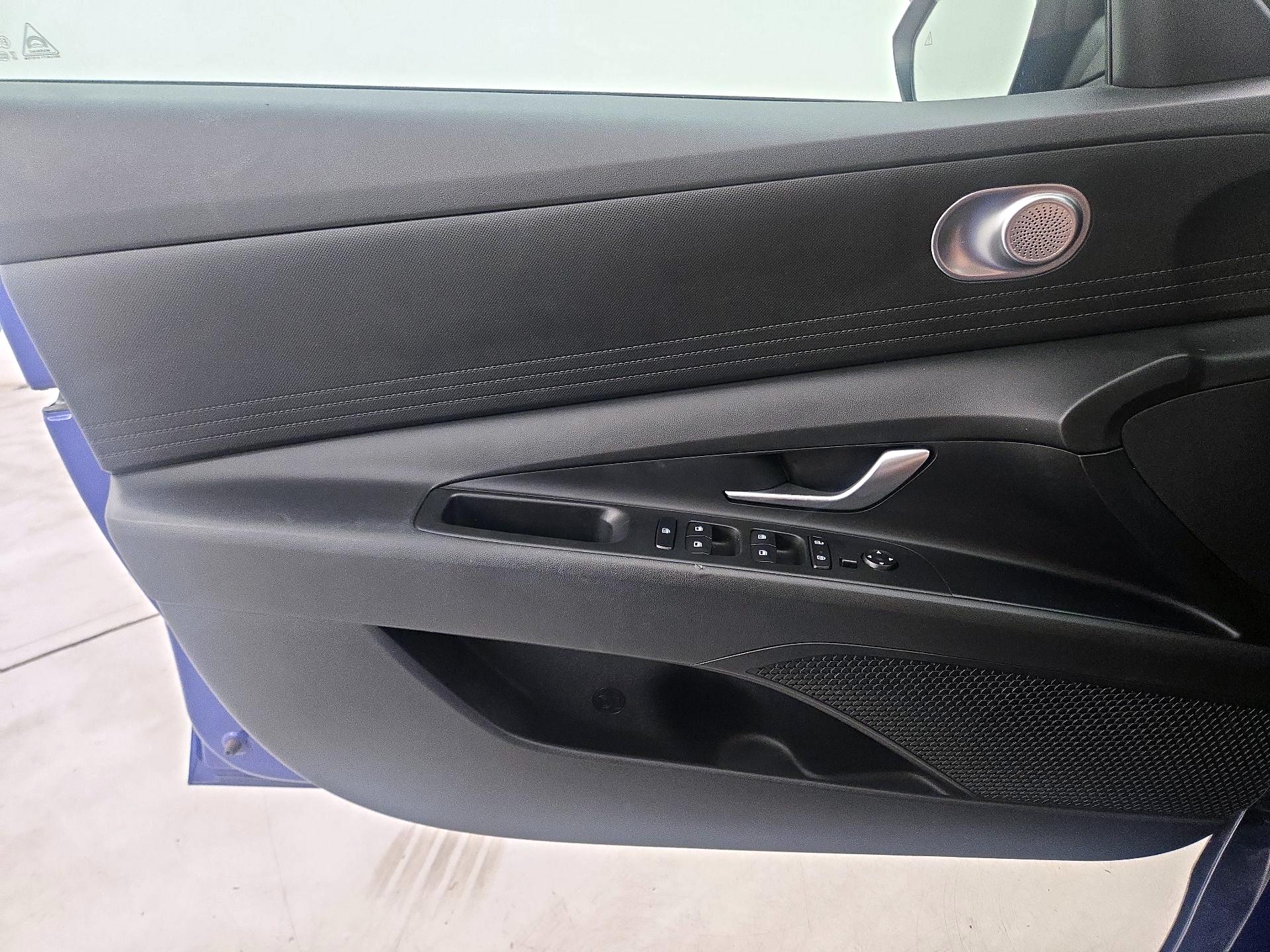 Thumbnail: 2022 Hyundai Elantra - 12