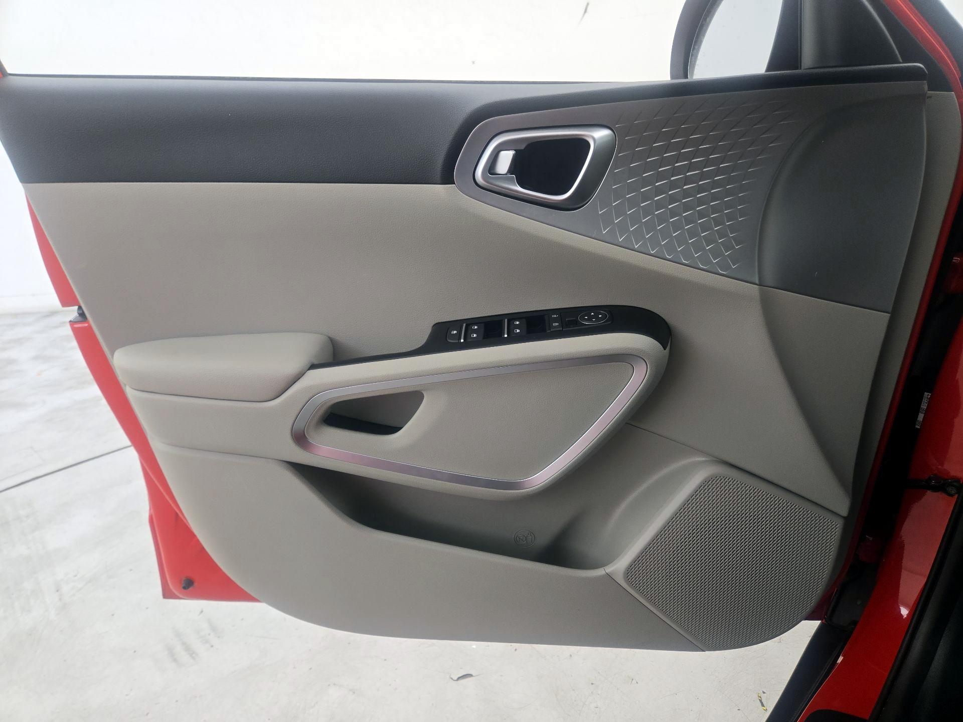 Thumbnail: 2020 Kia Soul - 12