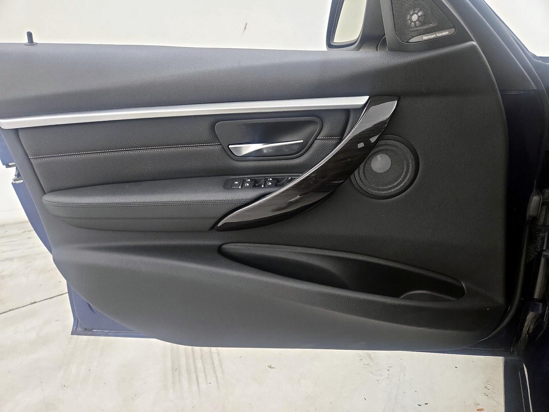 Thumbnail: 2016 BMW 3 Series - 12