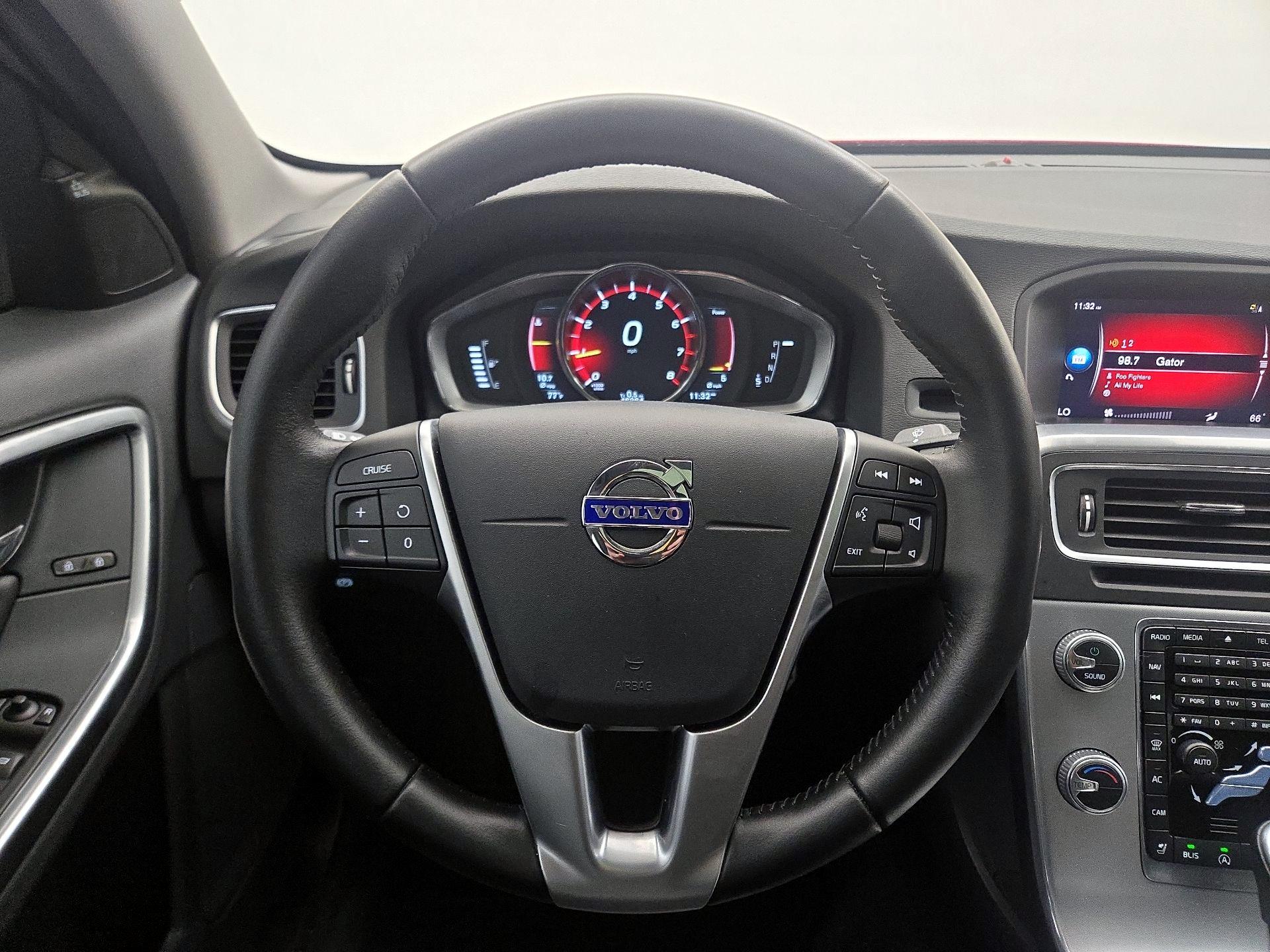 Thumbnail: 2017 Volvo S60 - 10