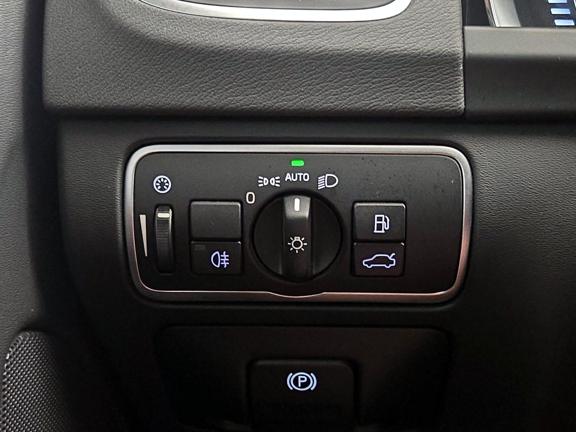 Thumbnail: 2017 Volvo S60 - 13