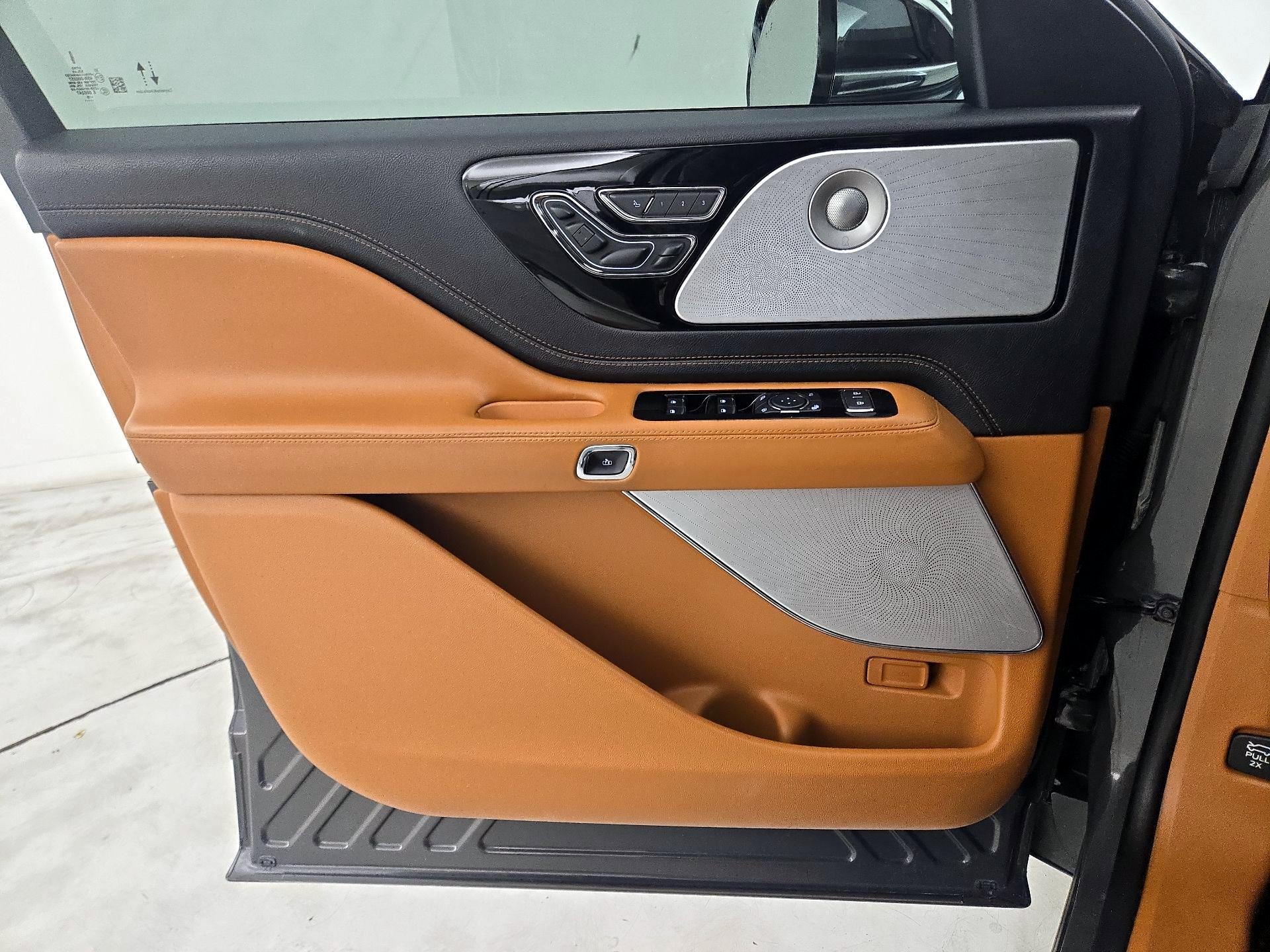 Thumbnail: 2020 Lincoln Aviator - 12