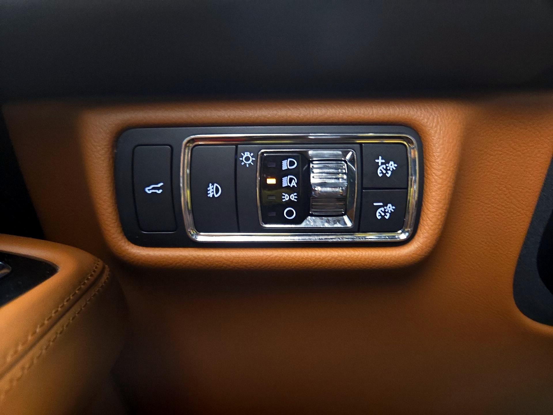 Thumbnail: 2020 Lincoln Aviator - 13