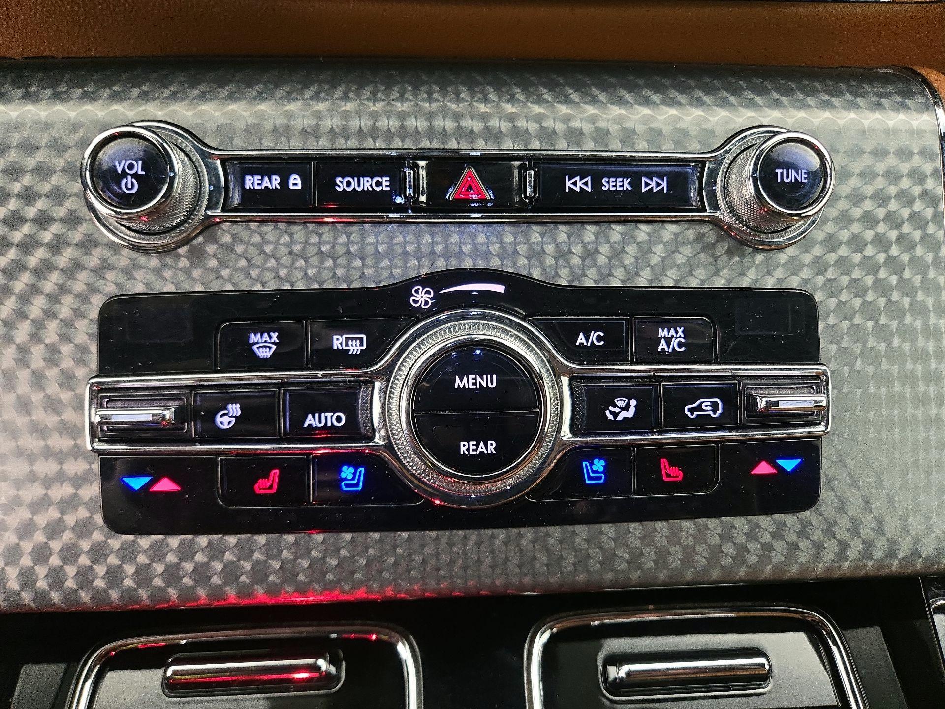 Thumbnail: 2020 Lincoln Aviator - 17