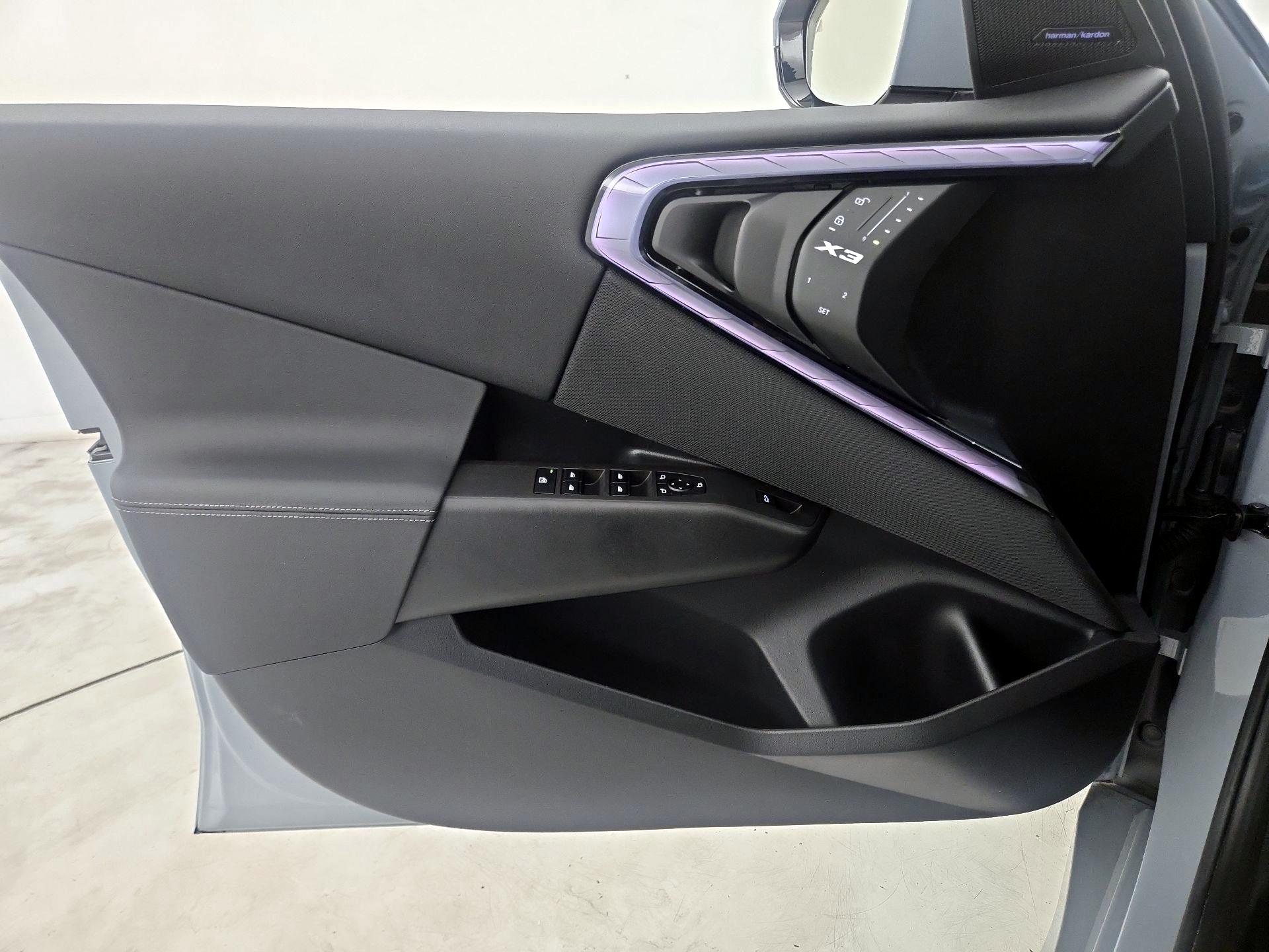 Thumbnail: 2025 BMW X3 - 12