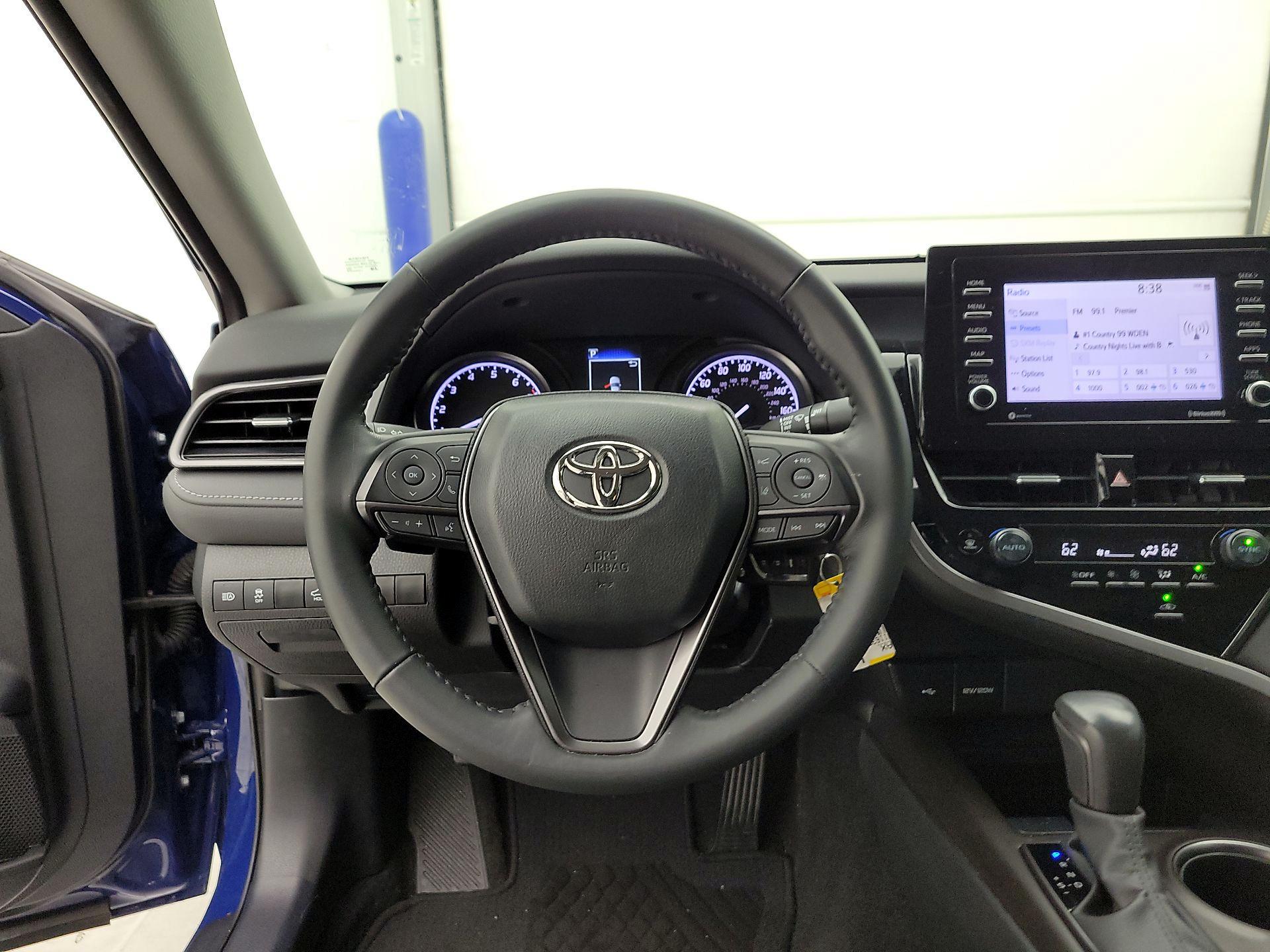 Thumbnail: 2023 Toyota Camry - 10