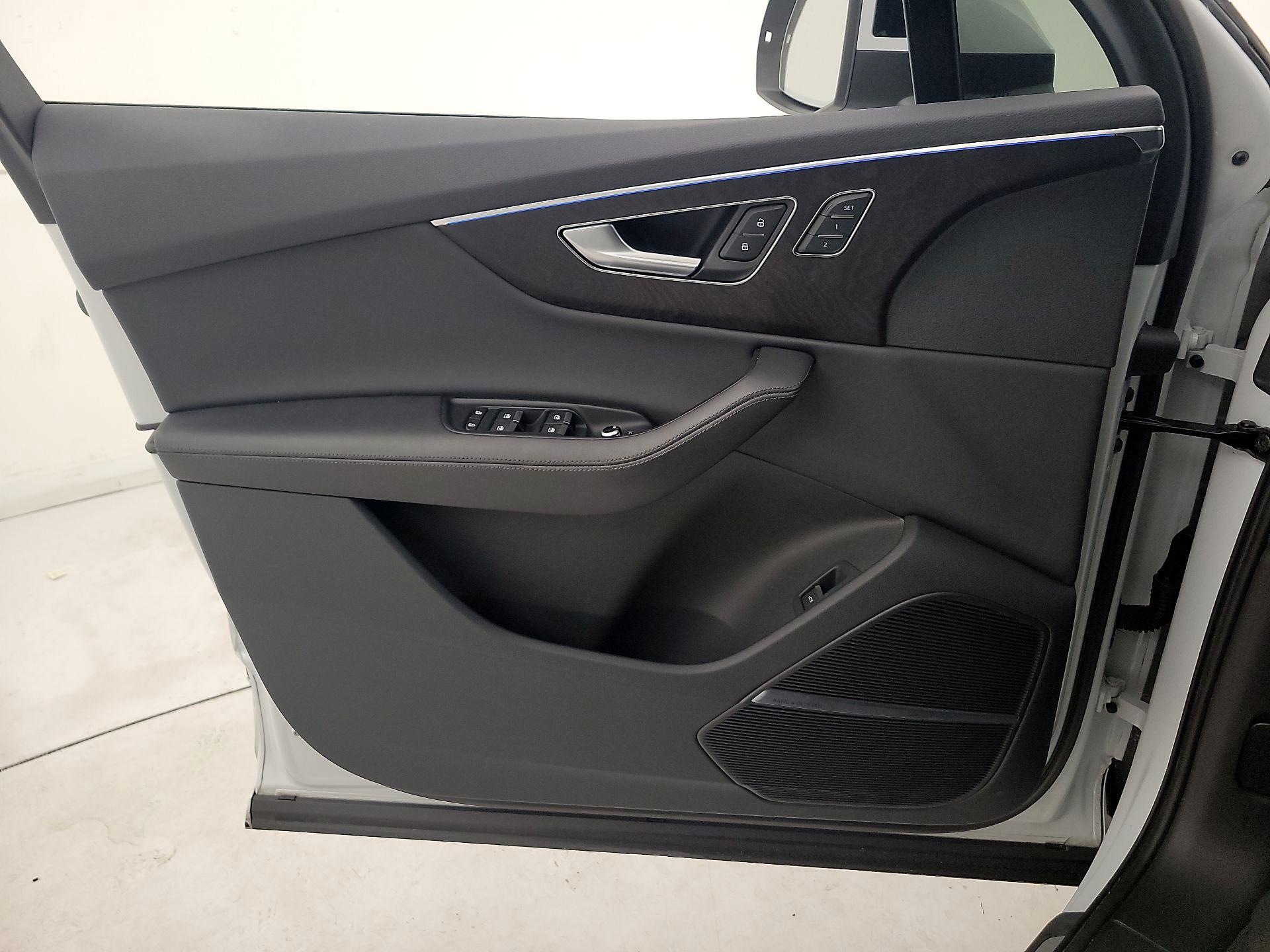 Thumbnail: 2023 Audi Q7 - 12