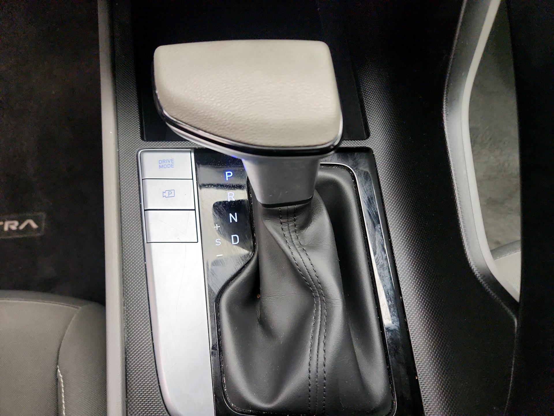 Thumbnail: 2023 Hyundai Elantra - 17