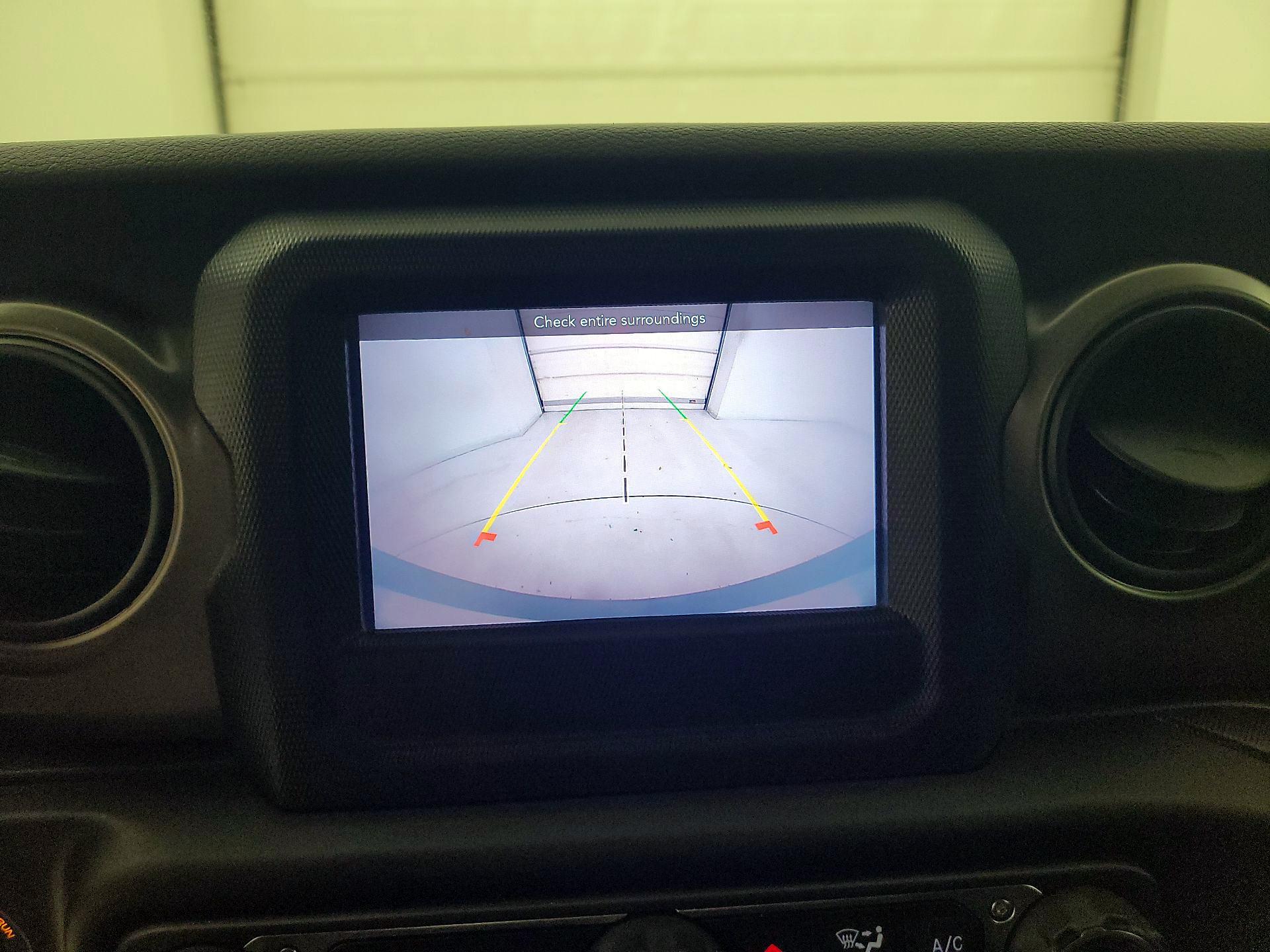 Thumbnail: 2020 Jeep Wrangler - 14