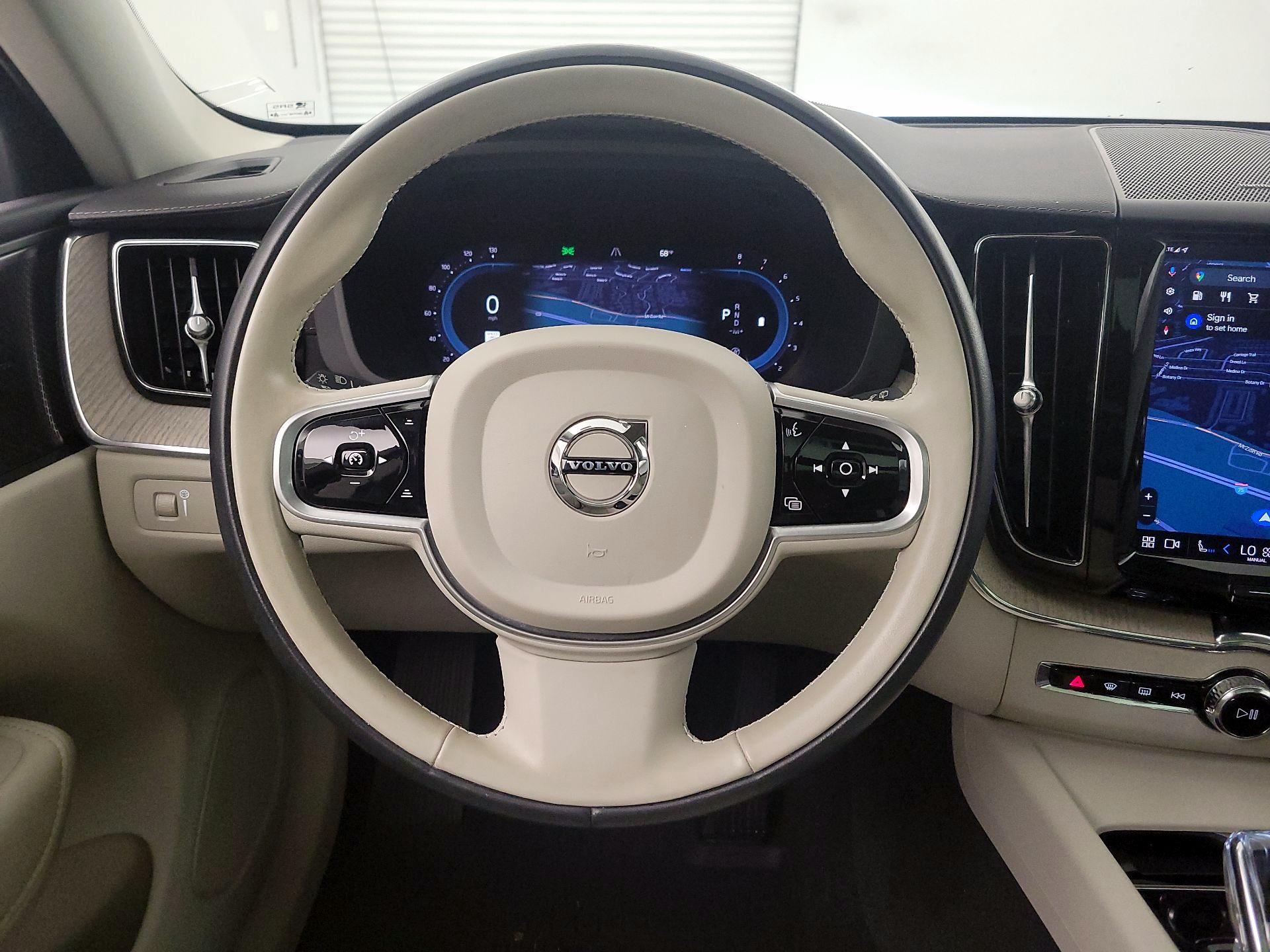 Thumbnail: 2022 Volvo XC60 - 10