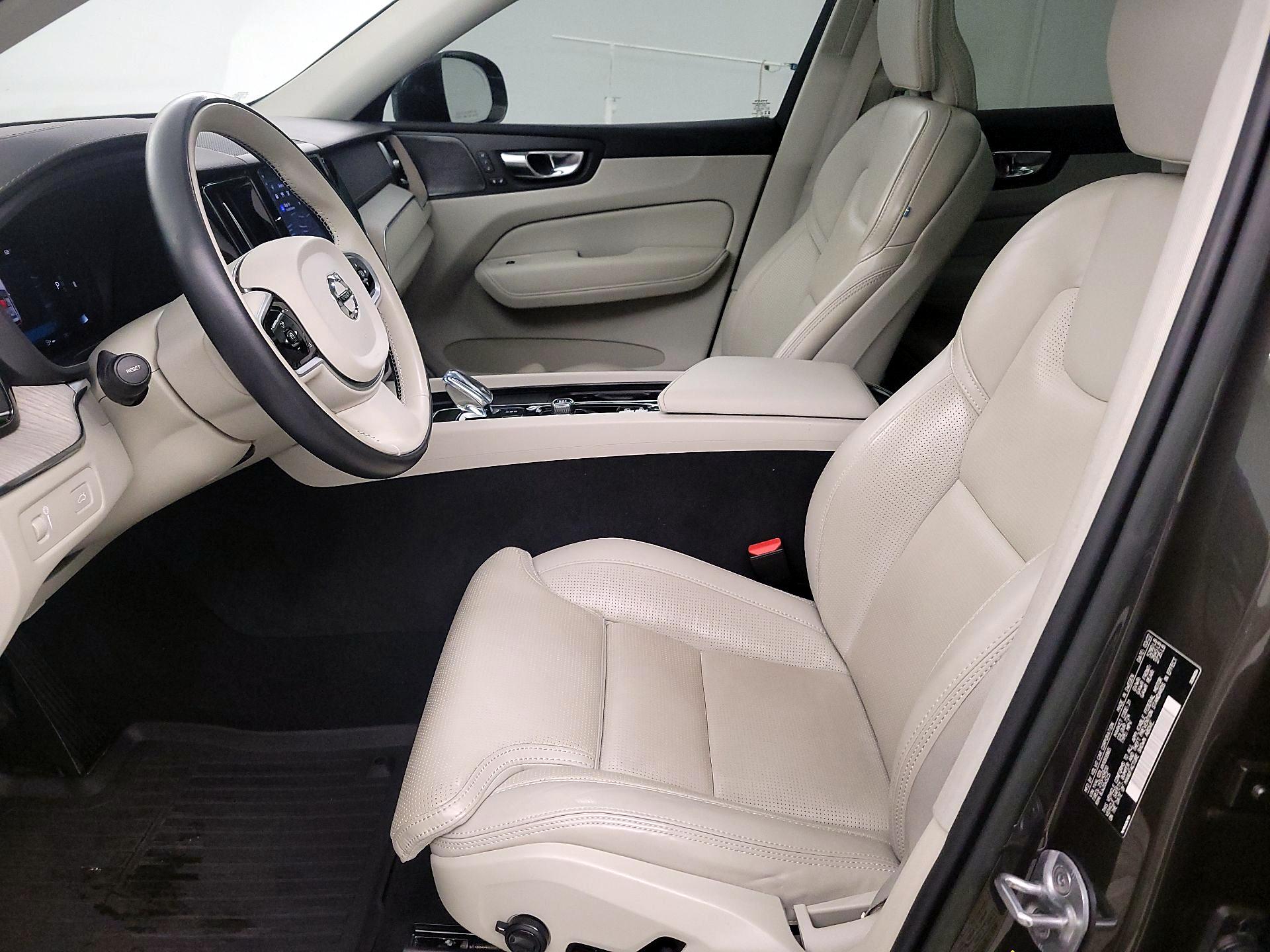 Thumbnail: 2022 Volvo XC60 - 11