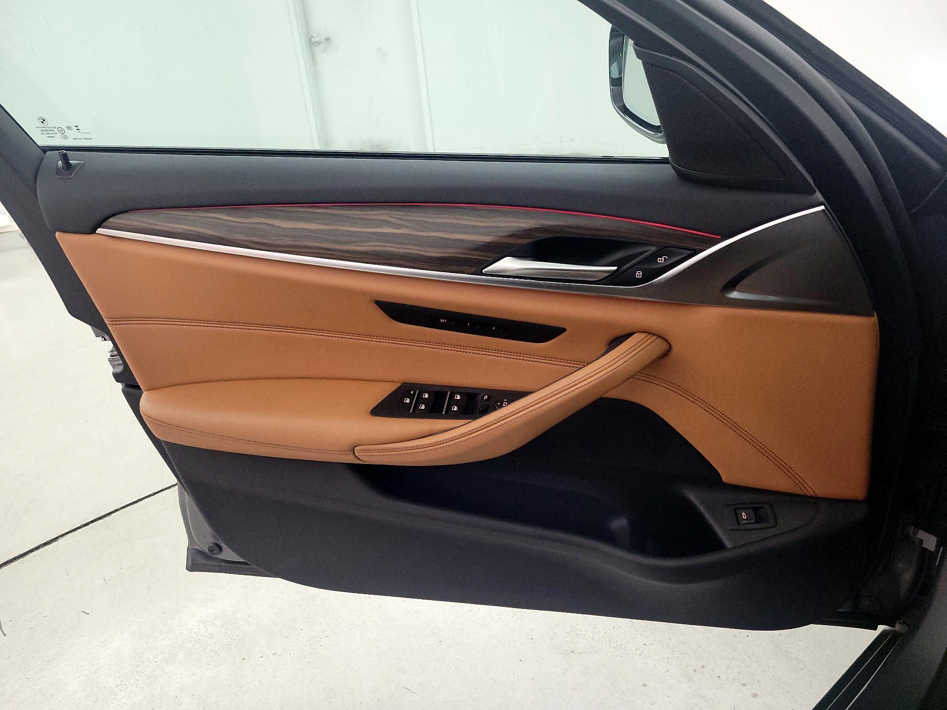 Thumbnail: 2023 BMW 5 Series - 12