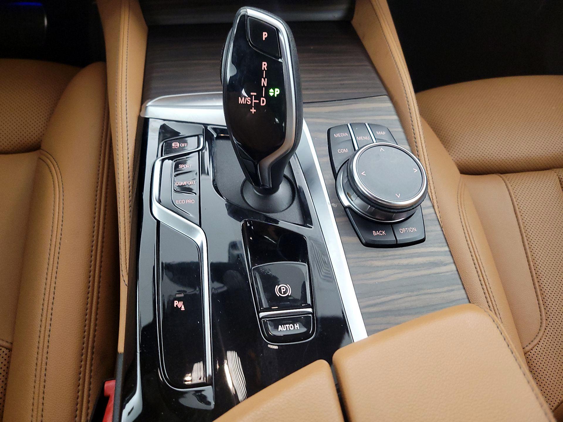 Thumbnail: 2023 BMW 5 Series - 18