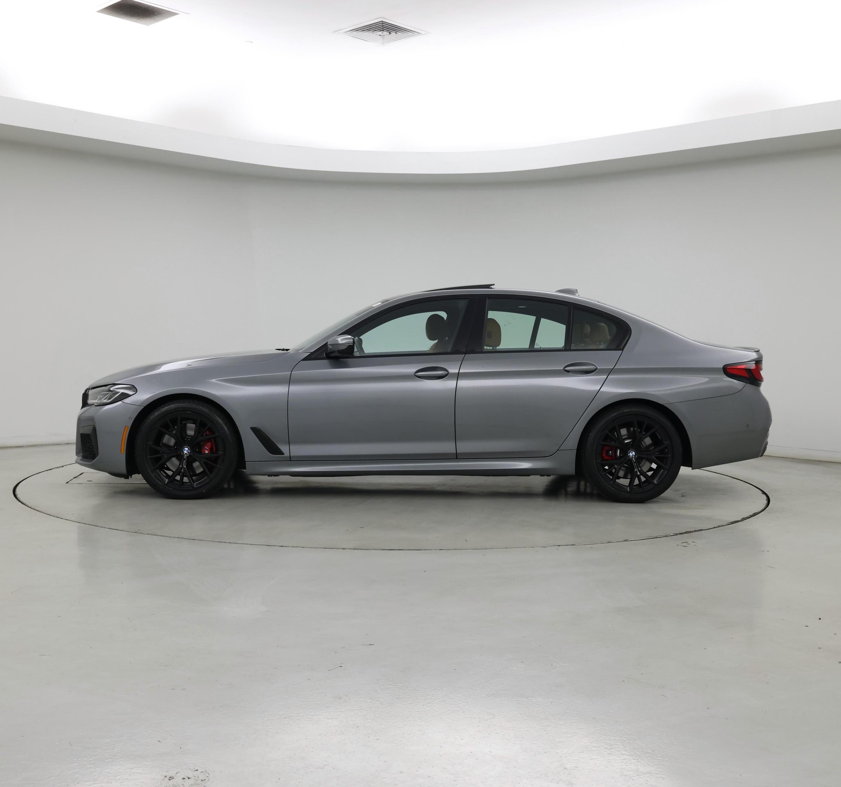 Thumbnail: 2023 BMW 5 Series - 3